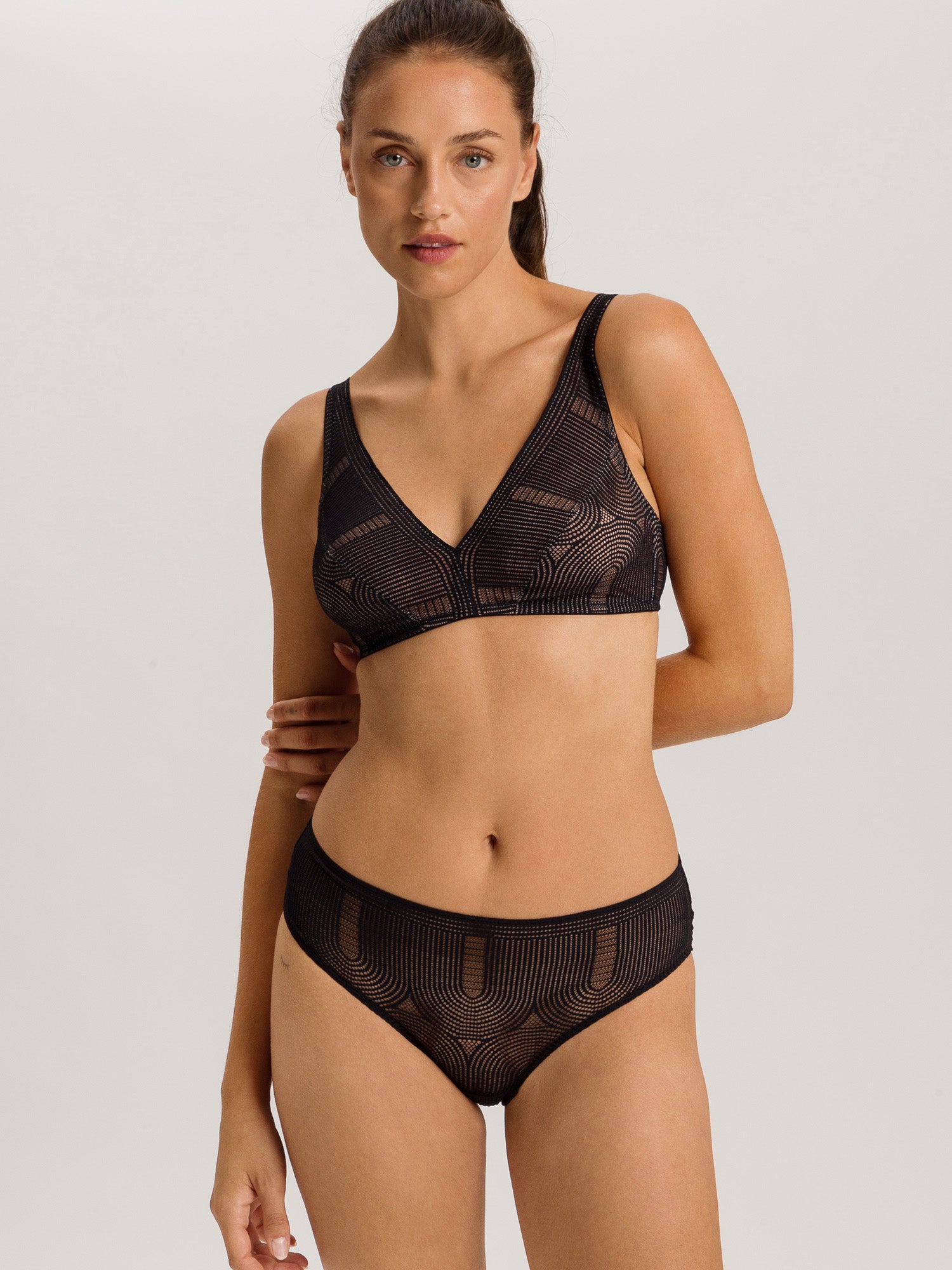 black / L