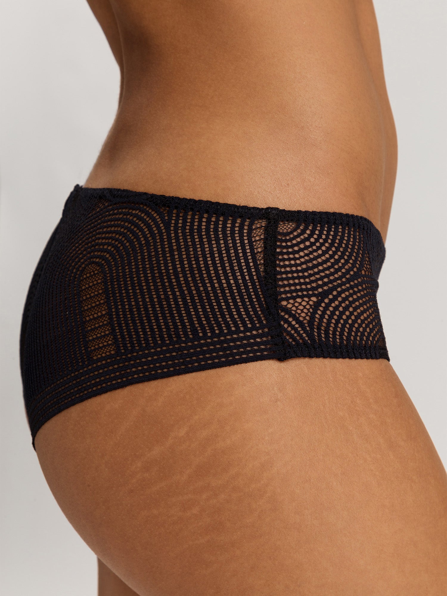 black / L