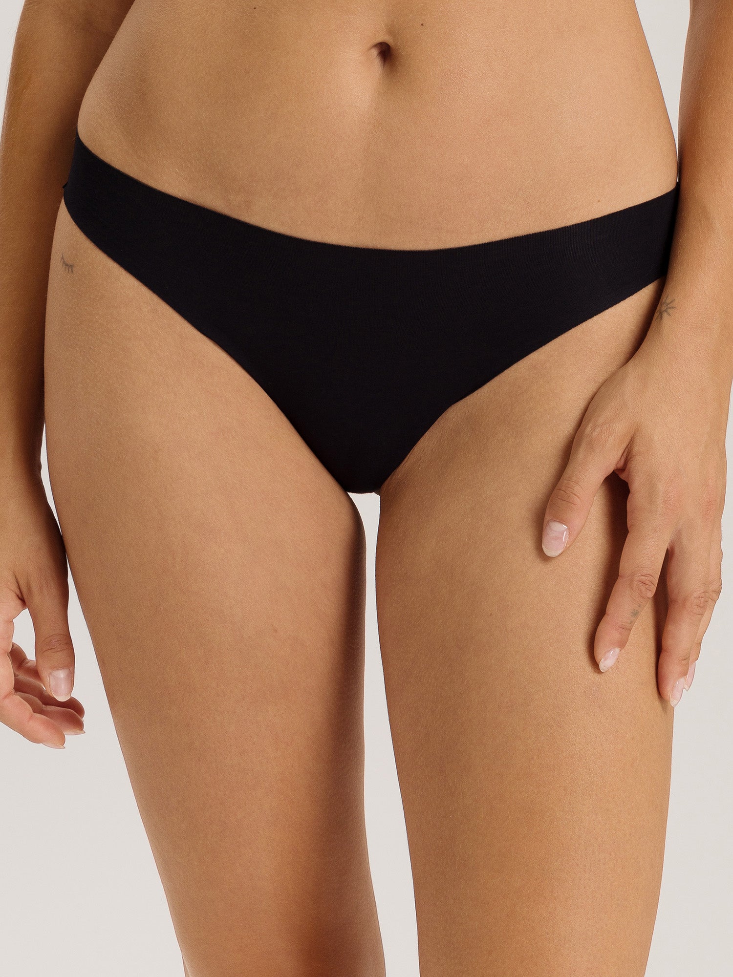 black / L