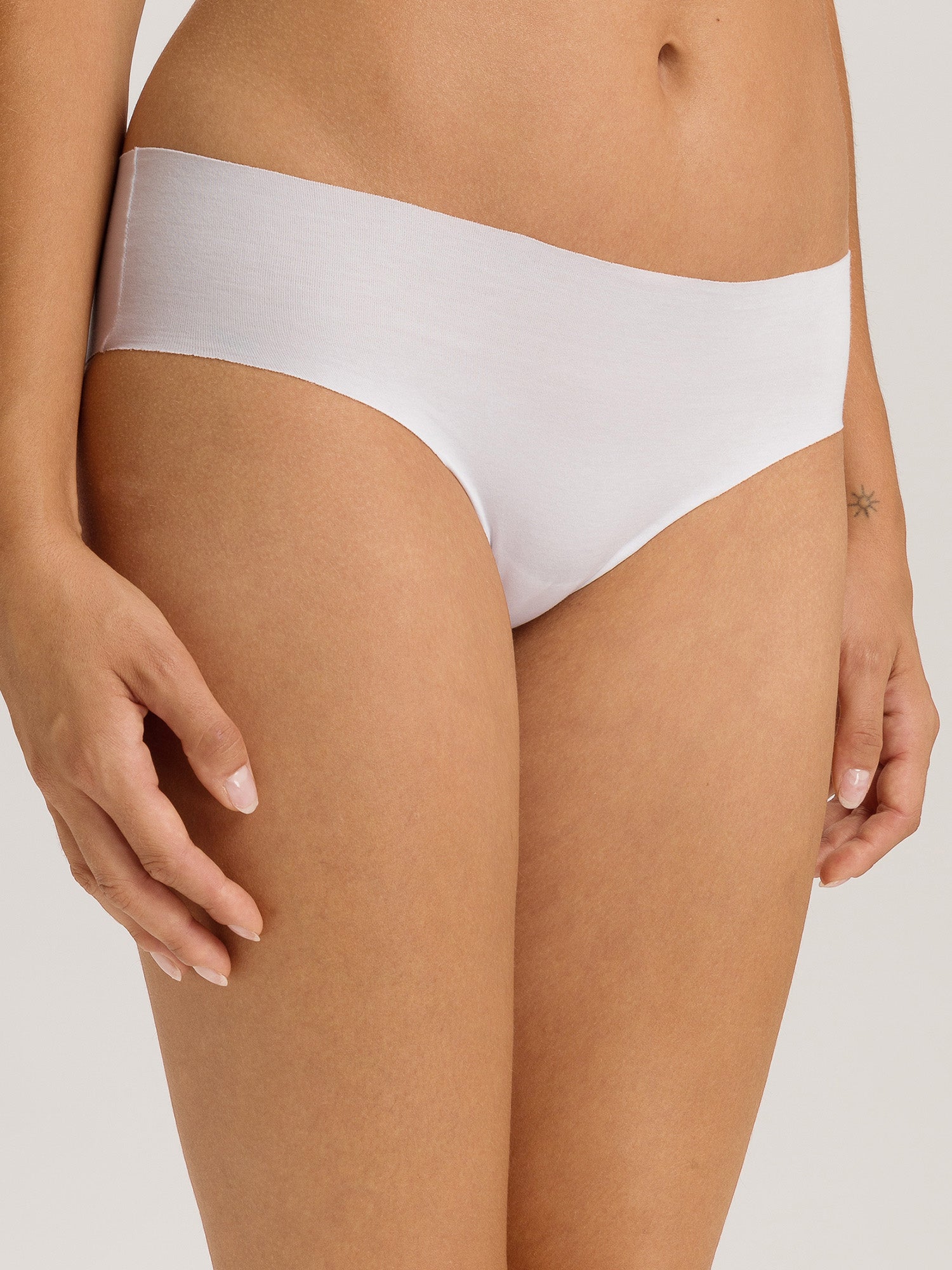 white / L