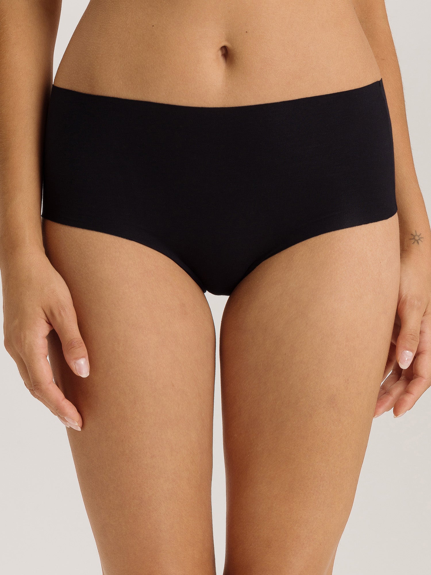 black / L