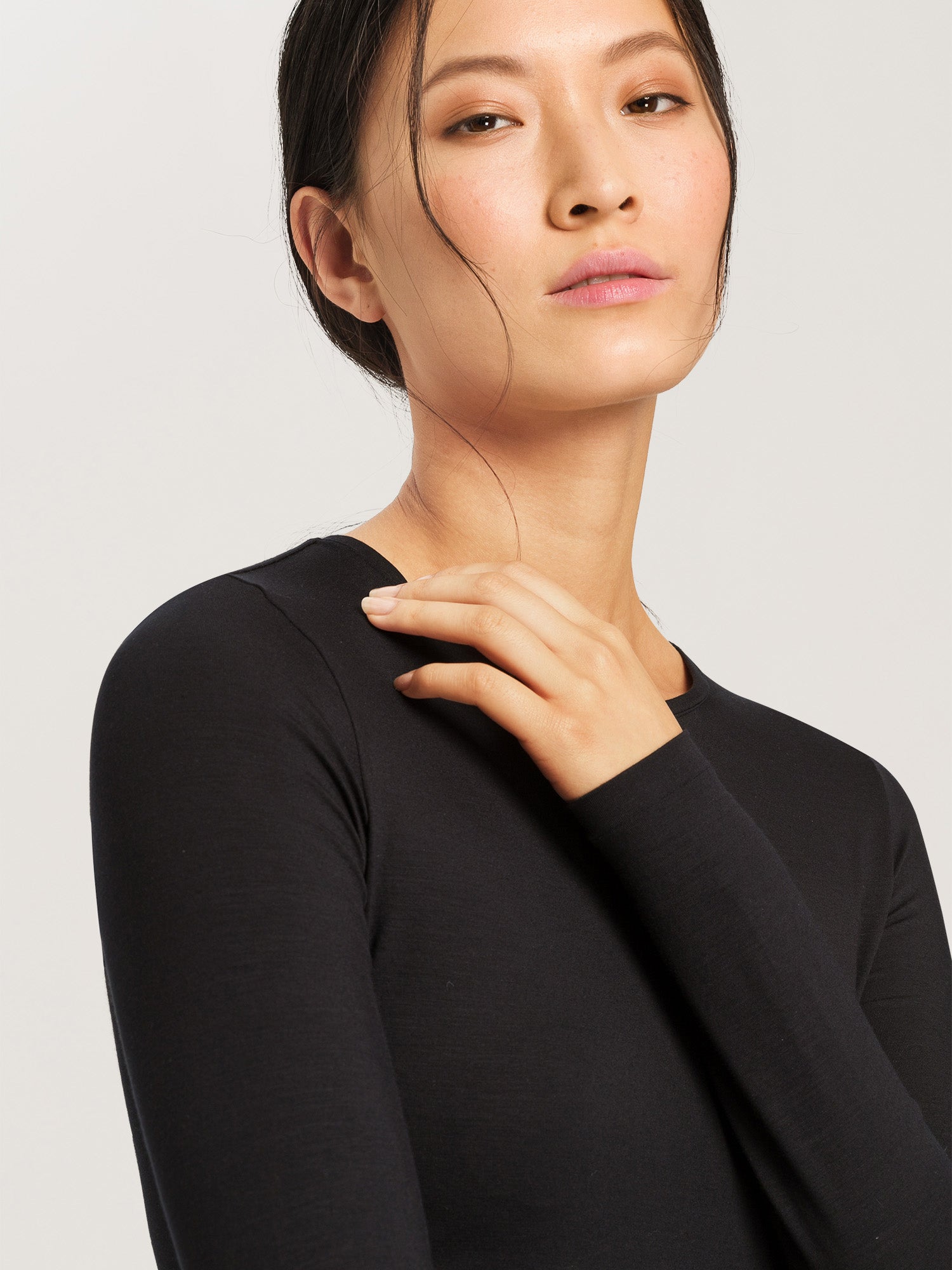 black / L