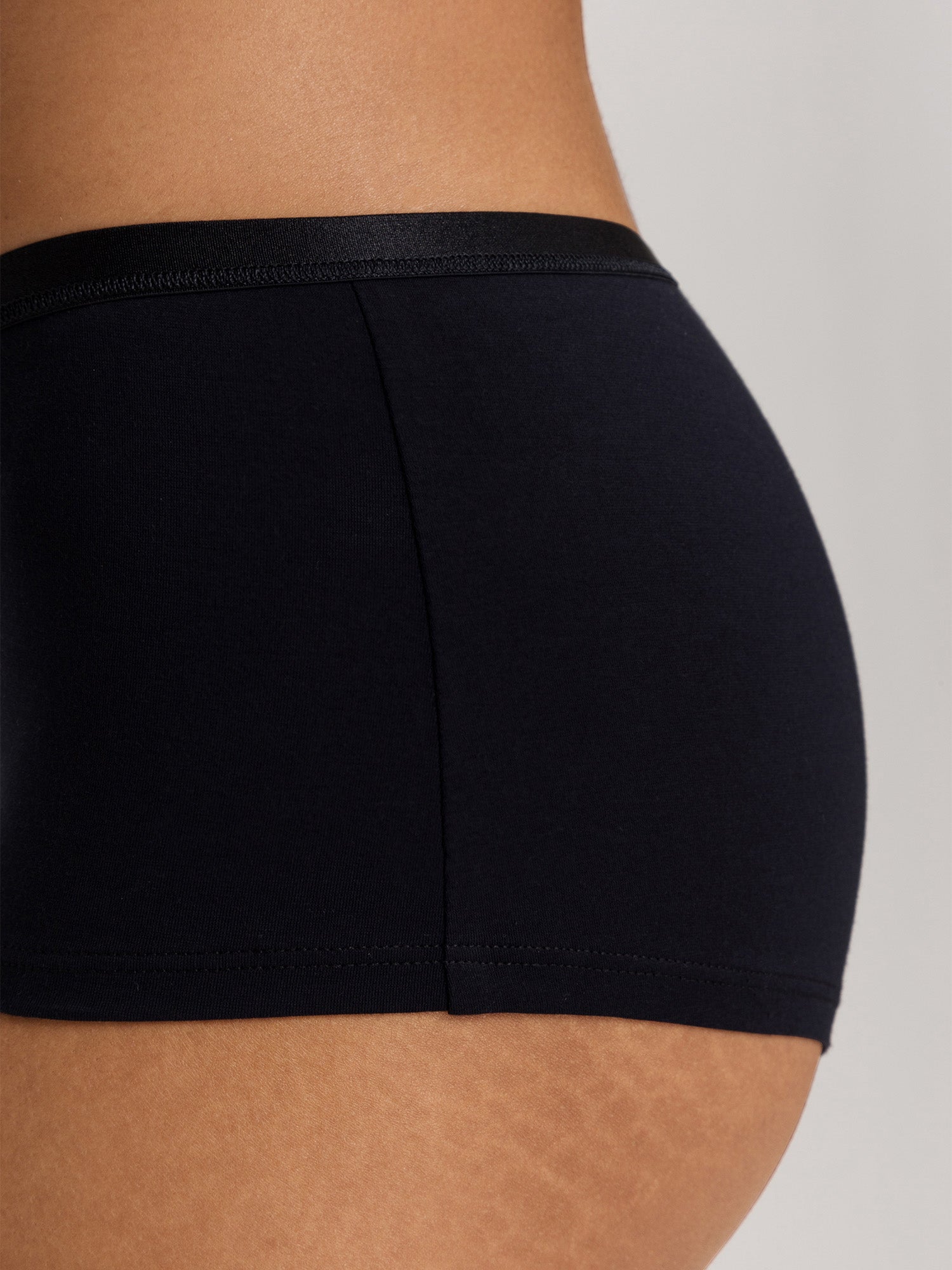 black / L