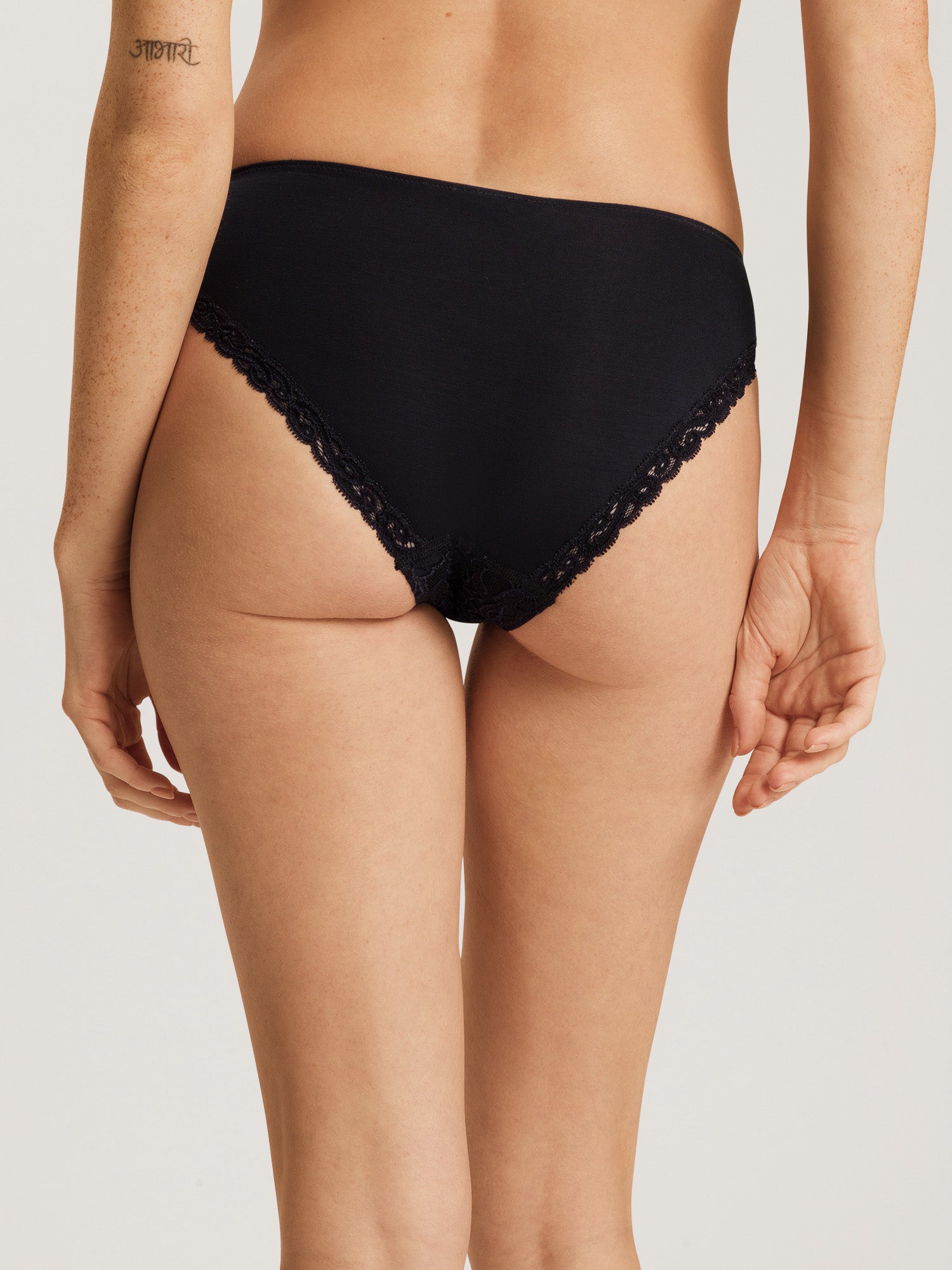black / L