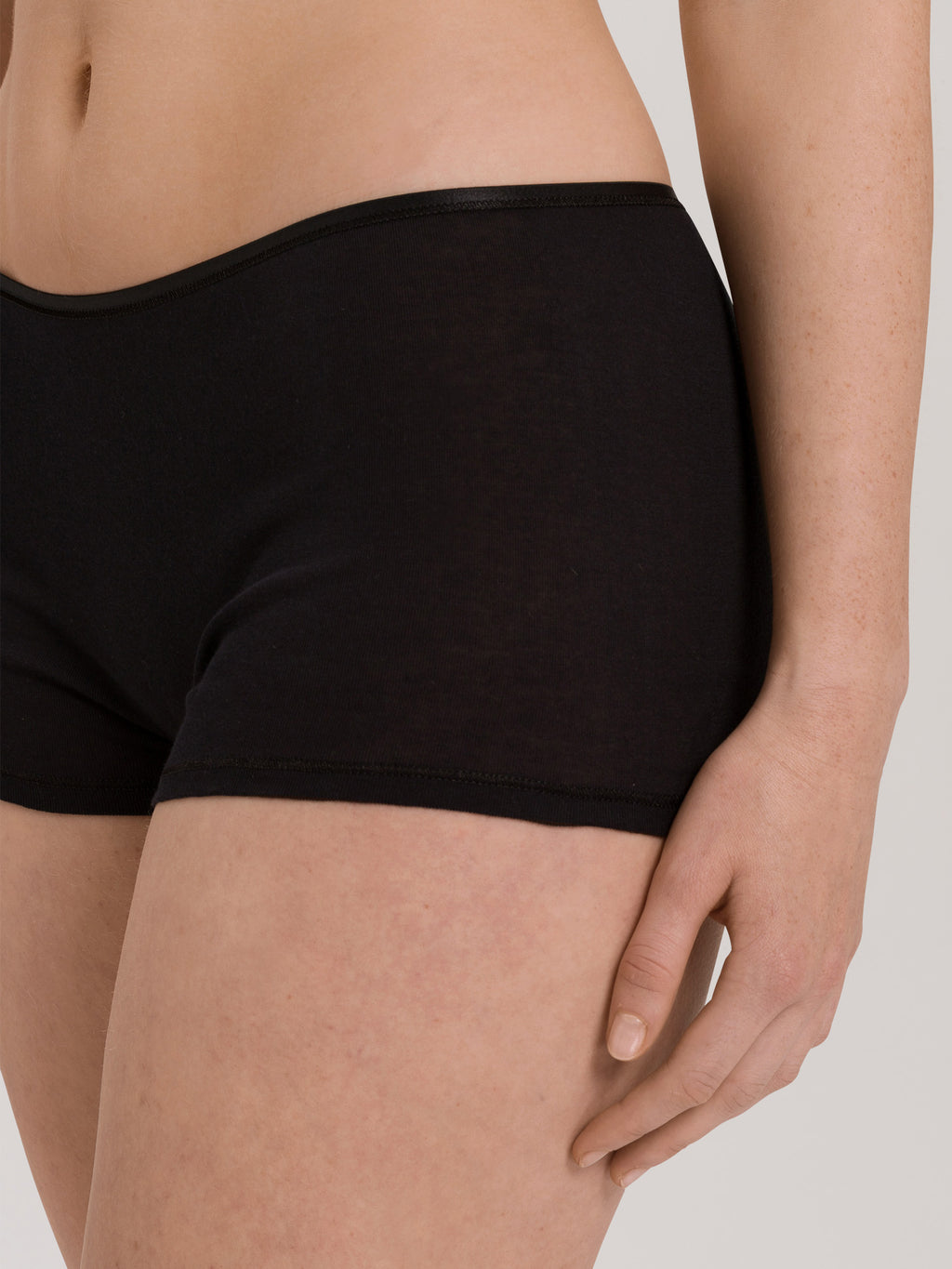 black / L