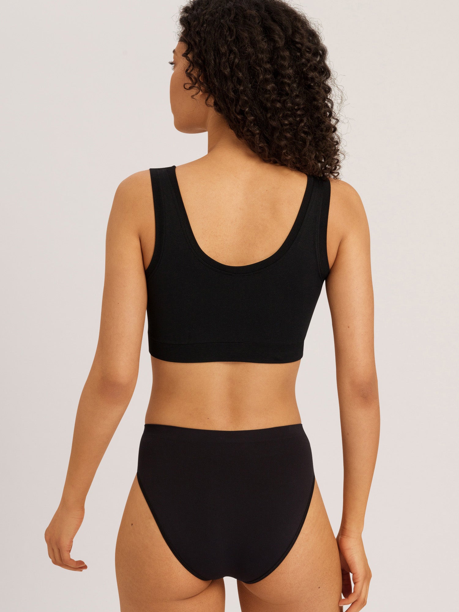 black / L