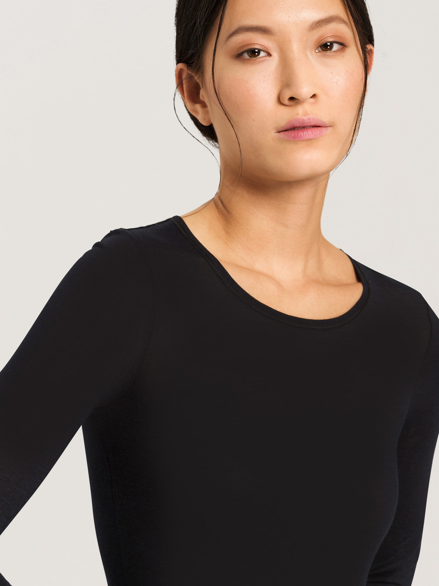 black / L