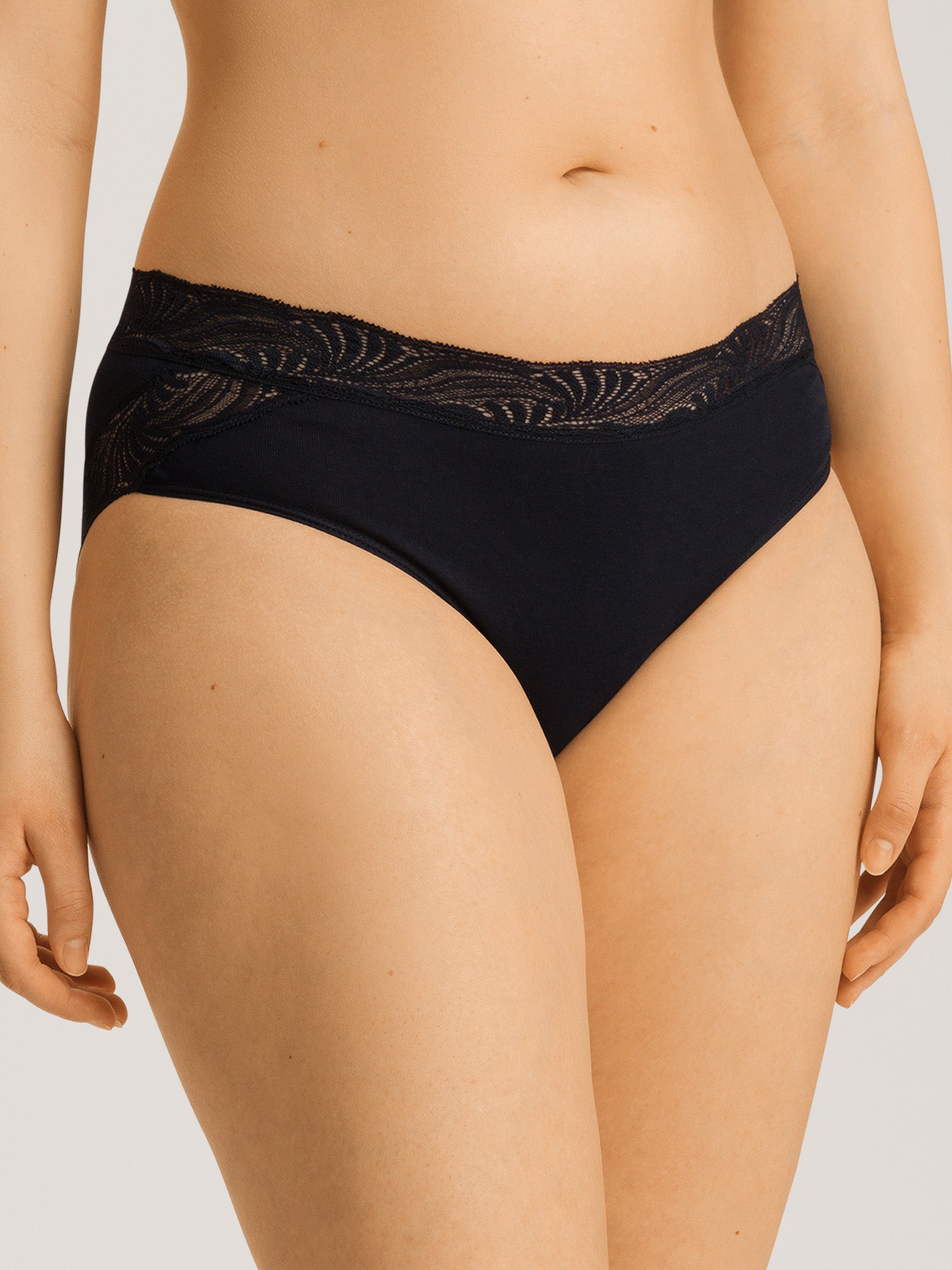 black / L