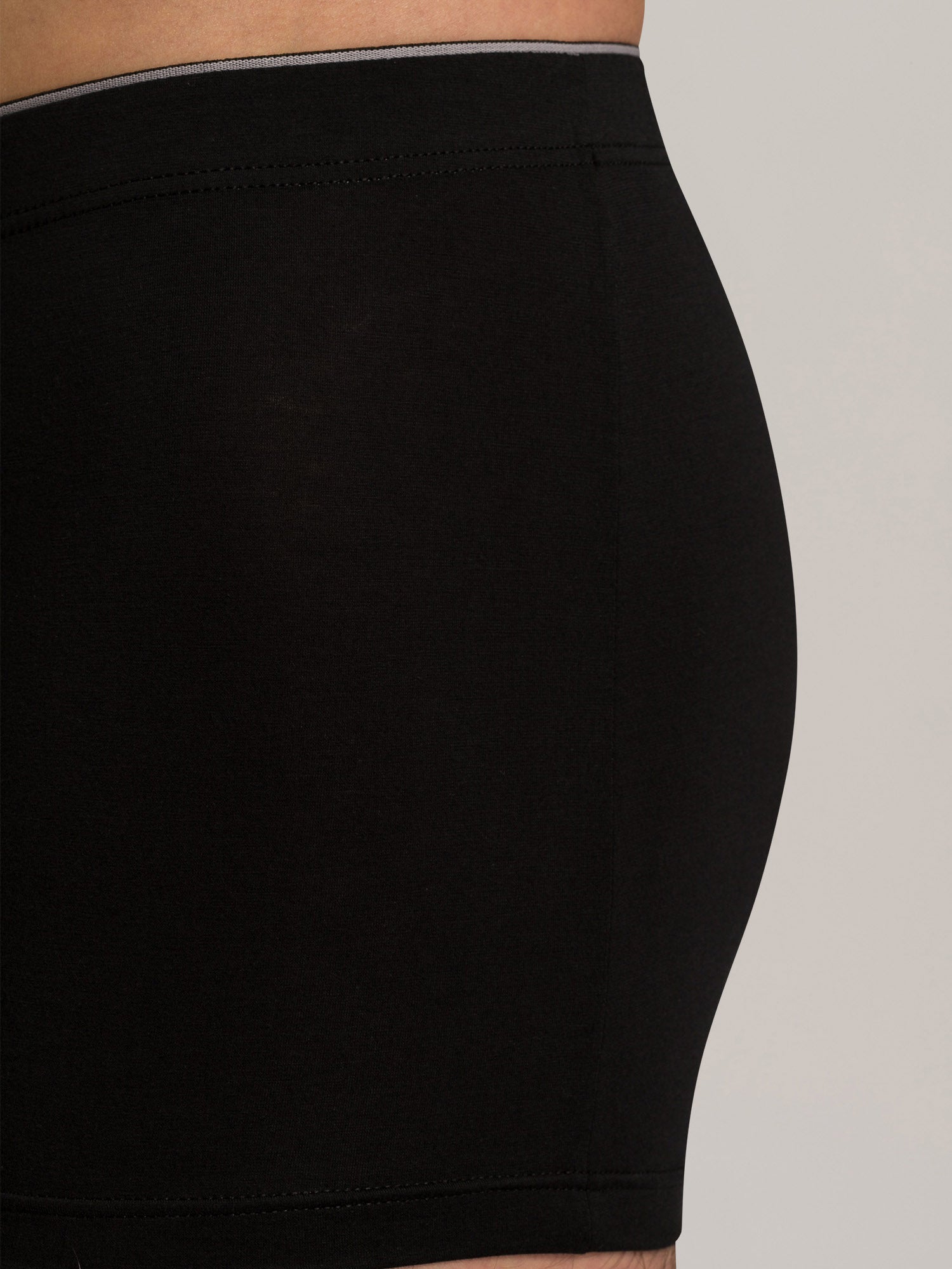 black / L
