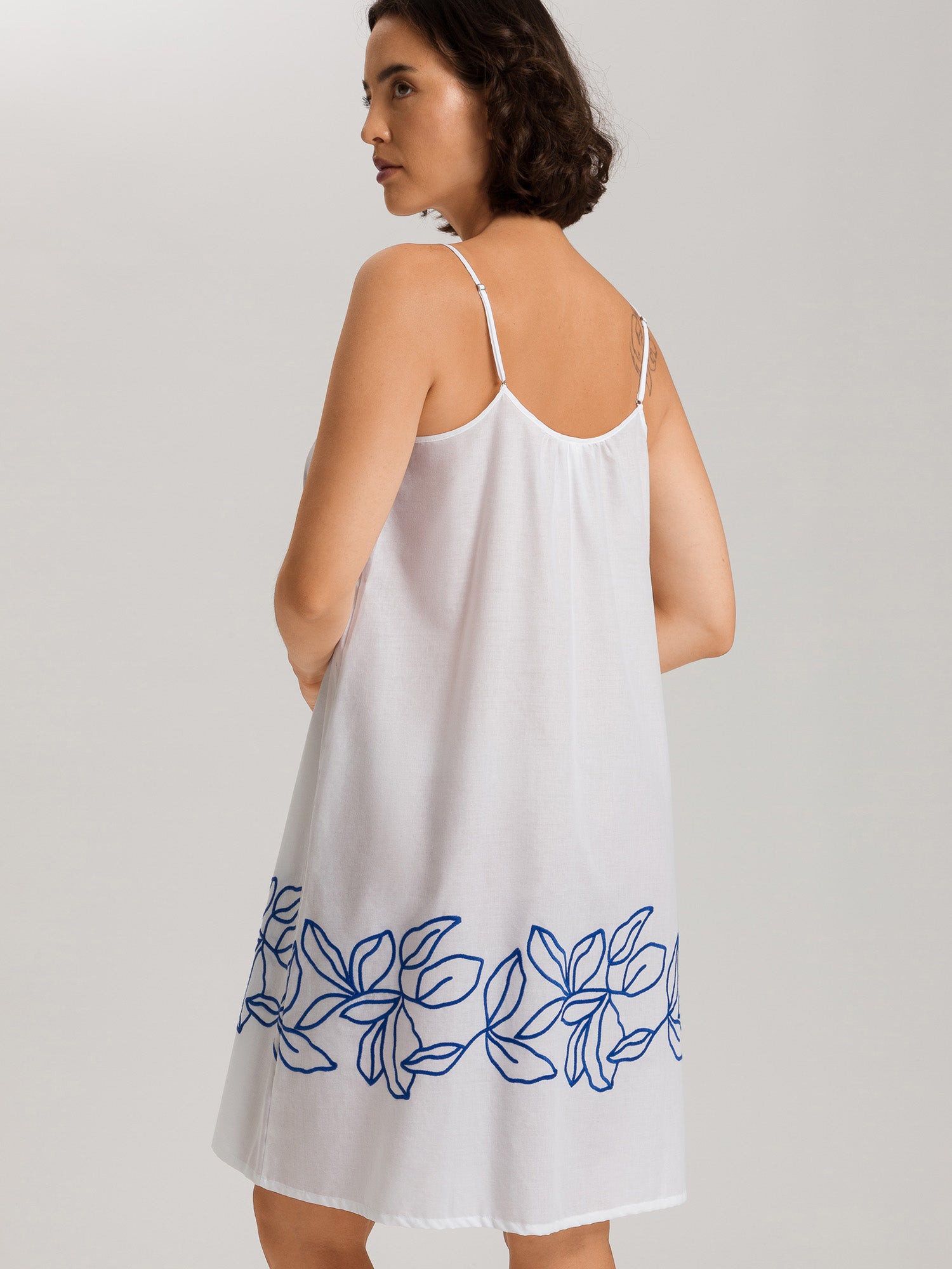white / L