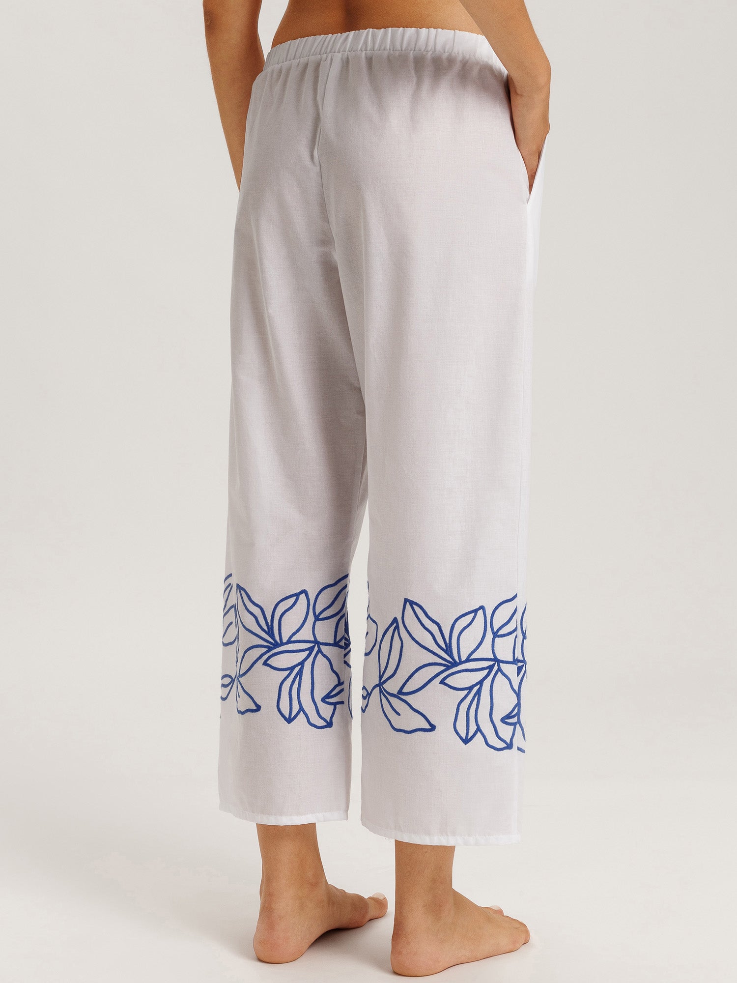 white / L