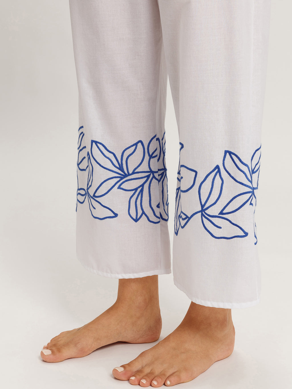 white / L
