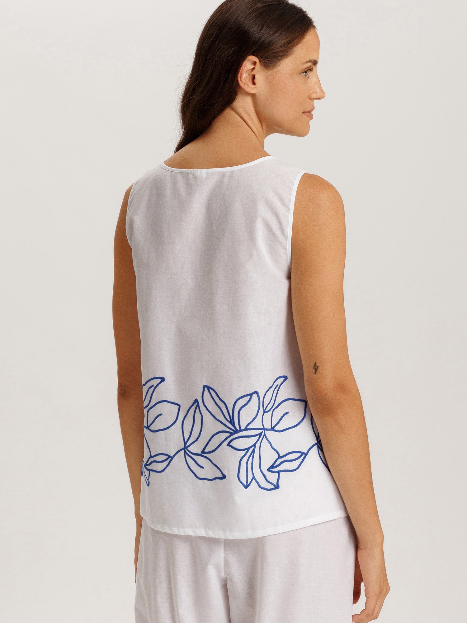 white / L