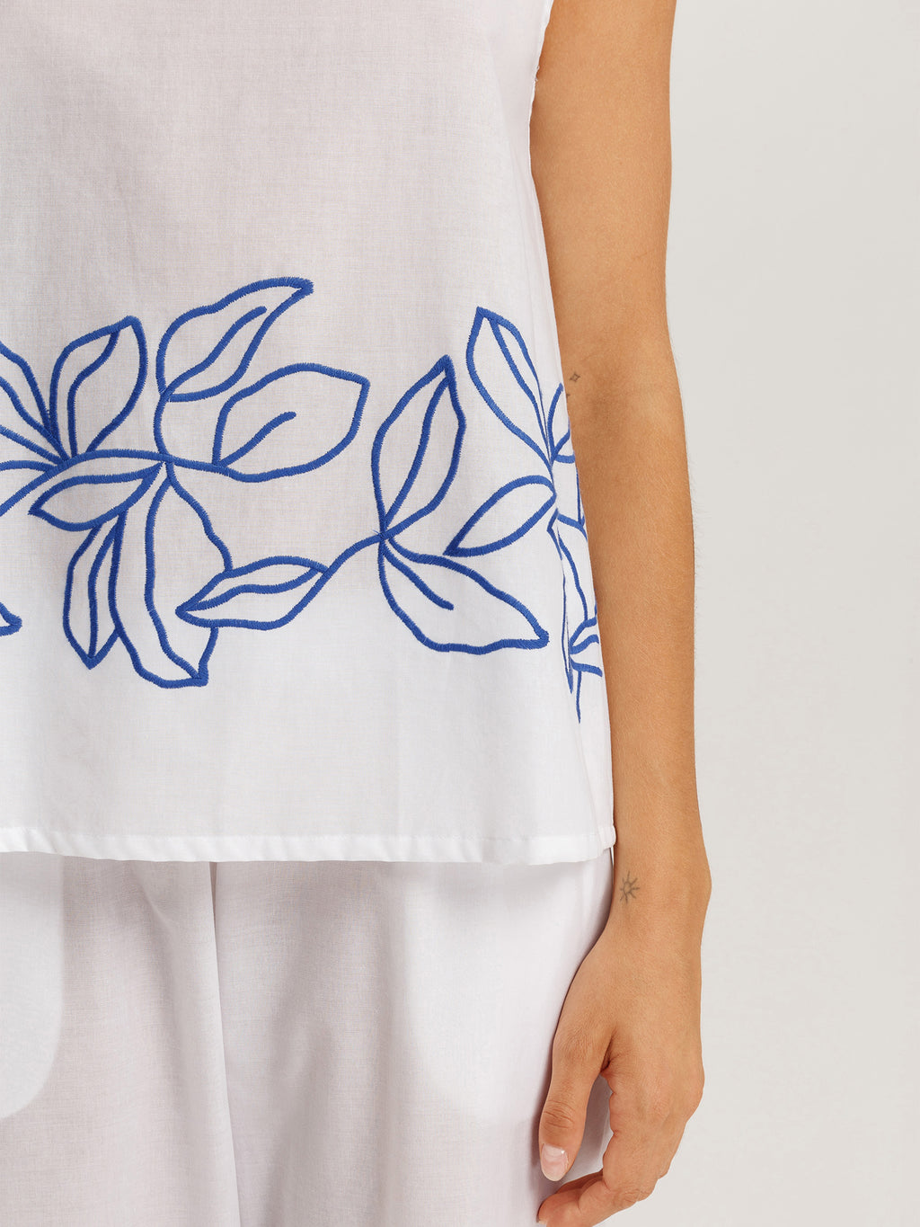 white / L