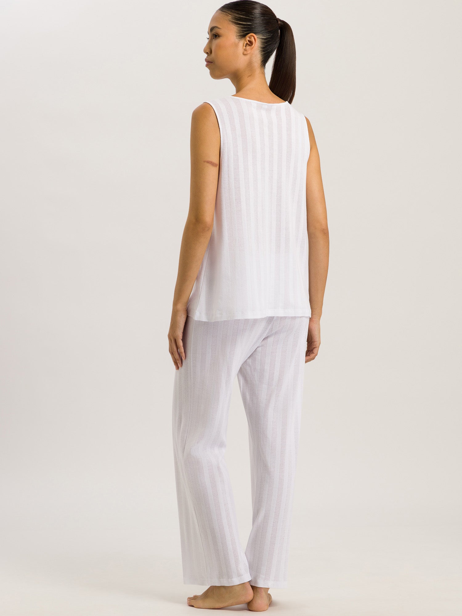 white / L