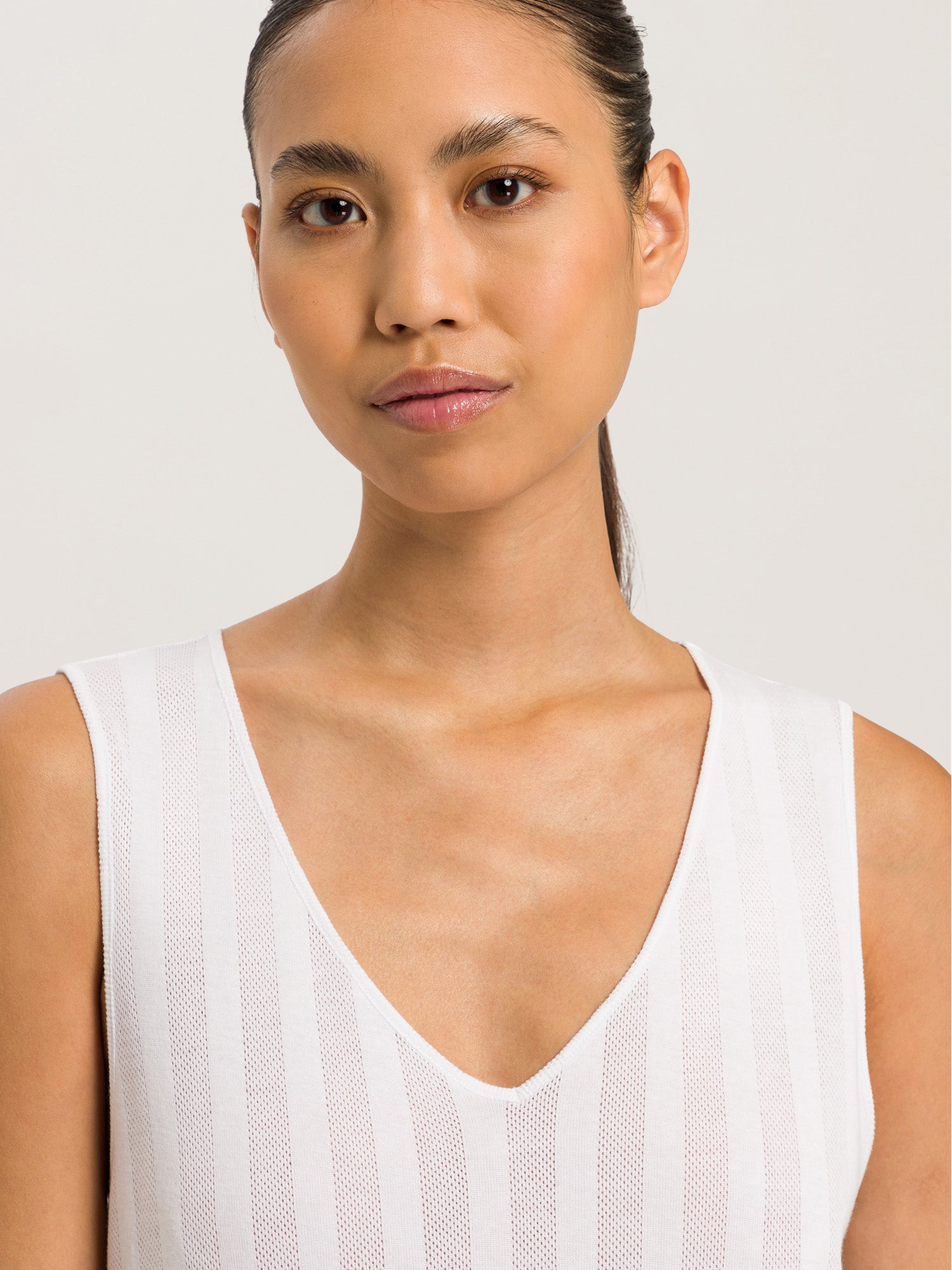 white / L