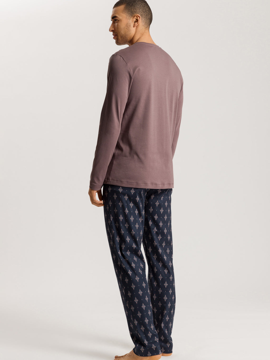 dotted ornament / L