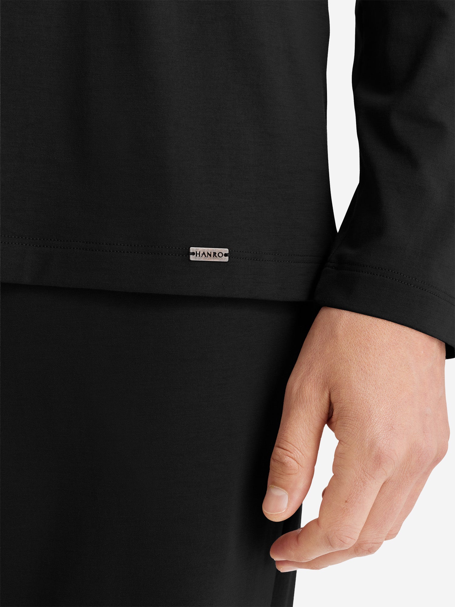 black / L