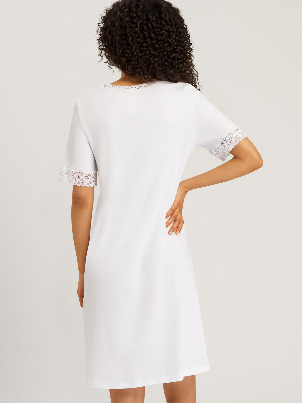 white / L