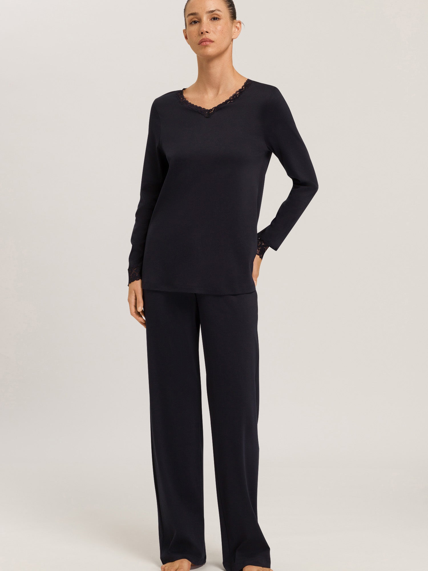 black / L