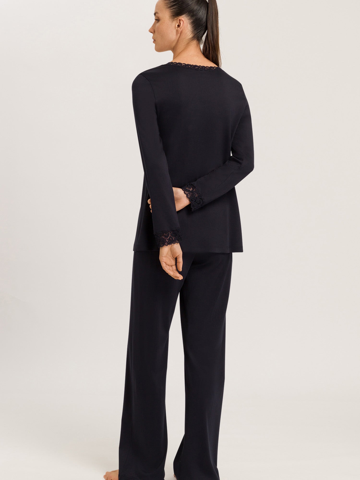 black / L
