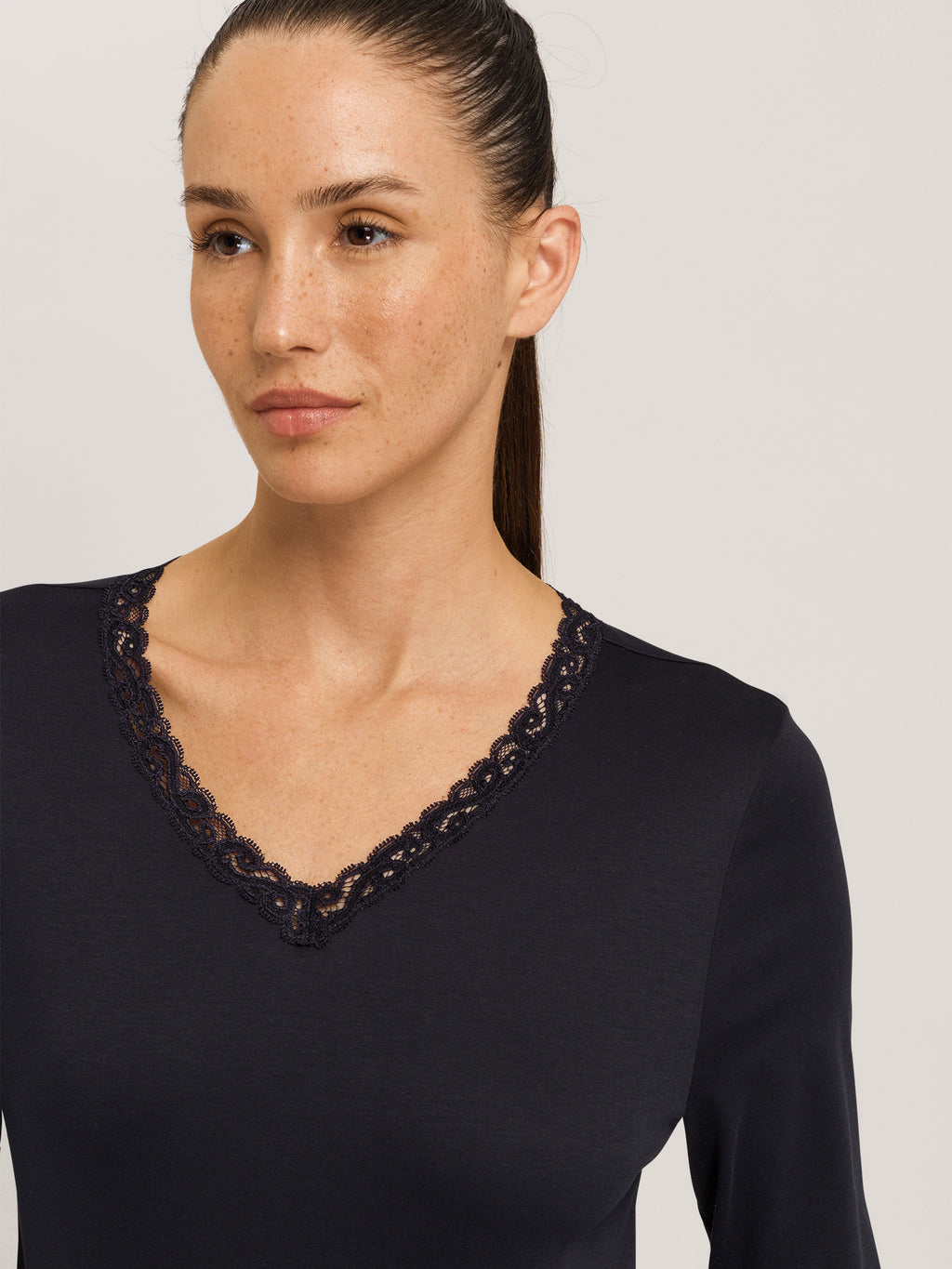 black / L