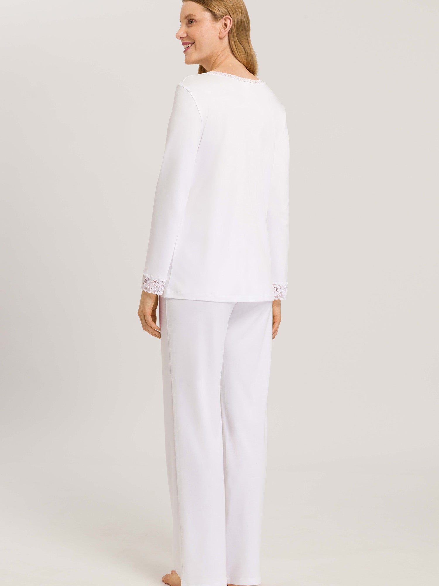 white / L