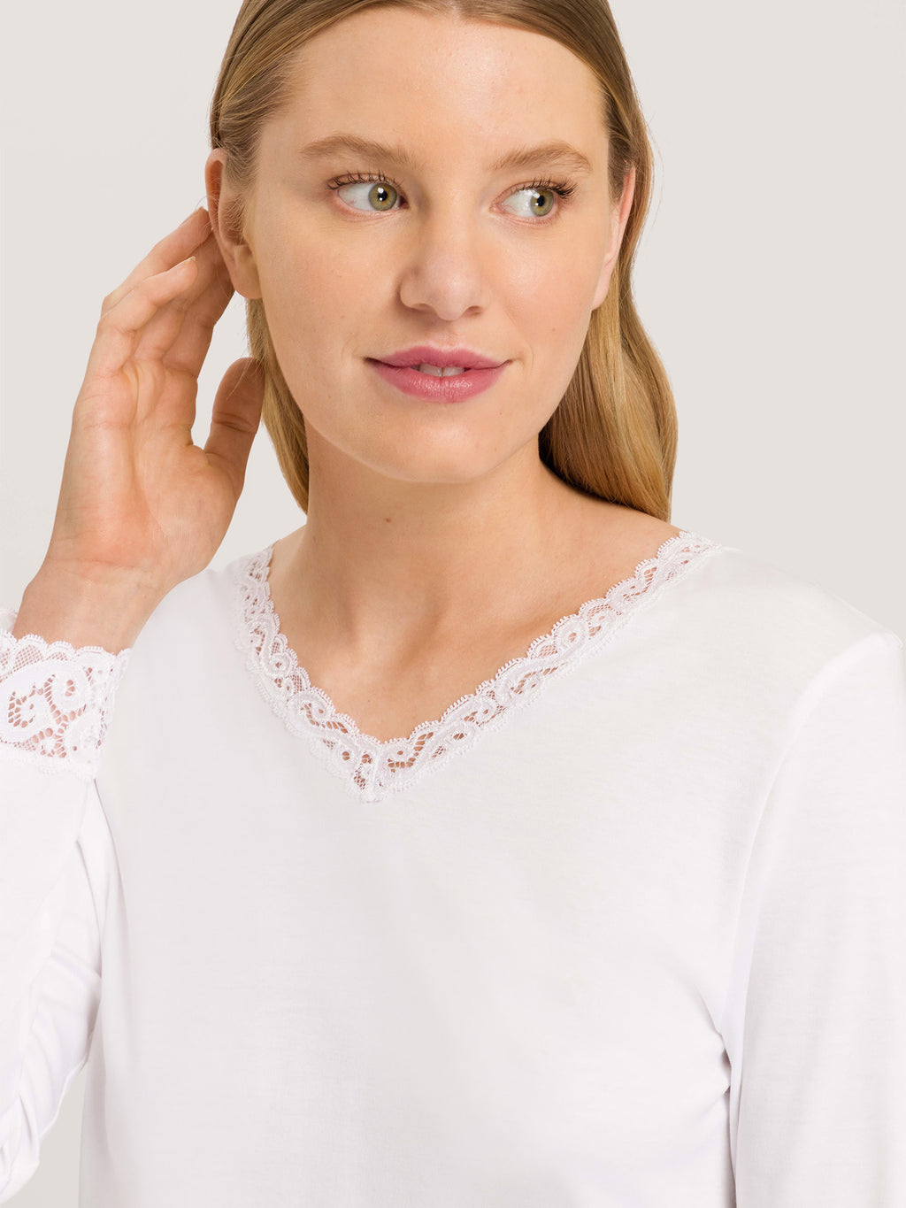 white / L