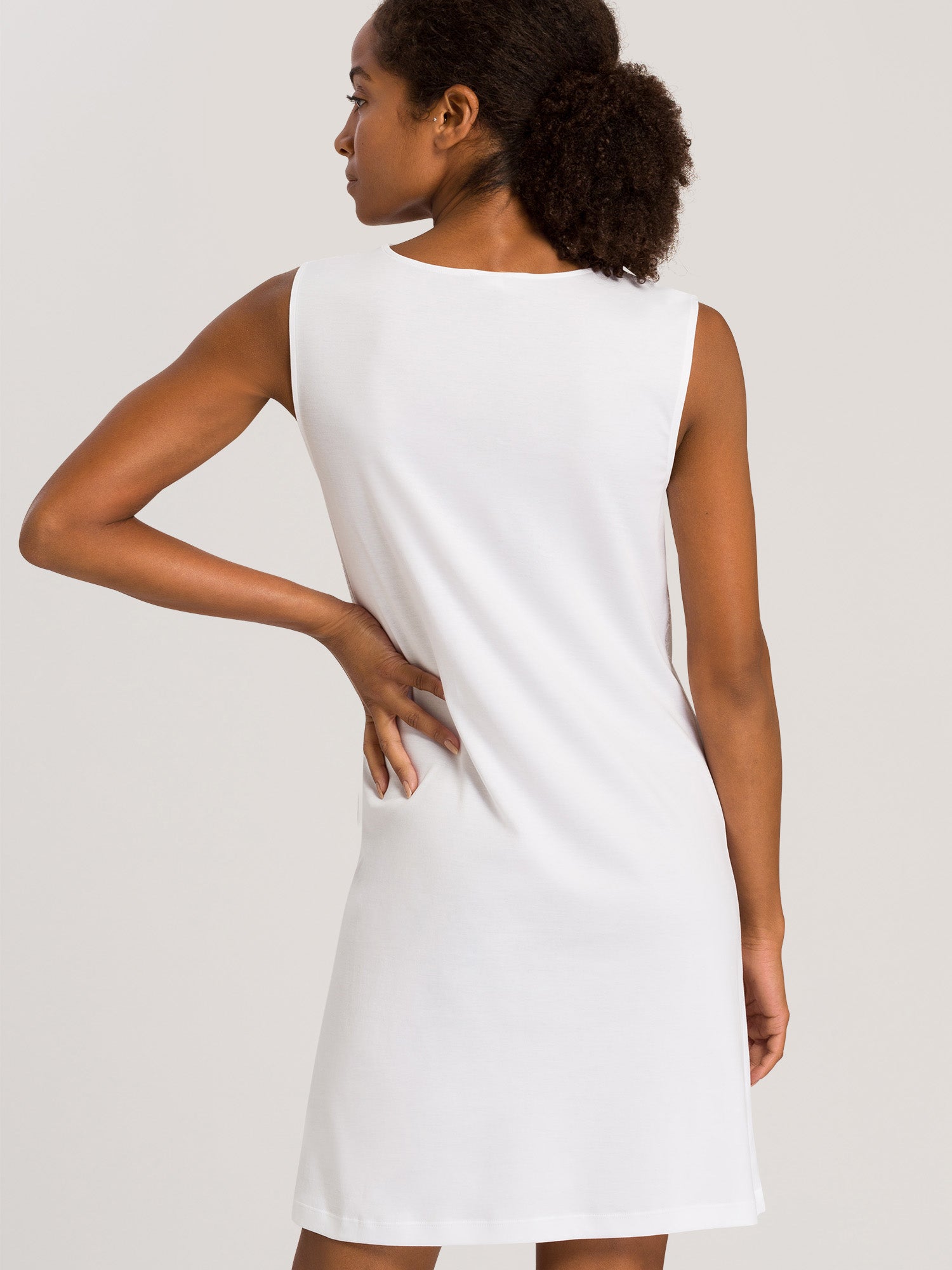 white / L