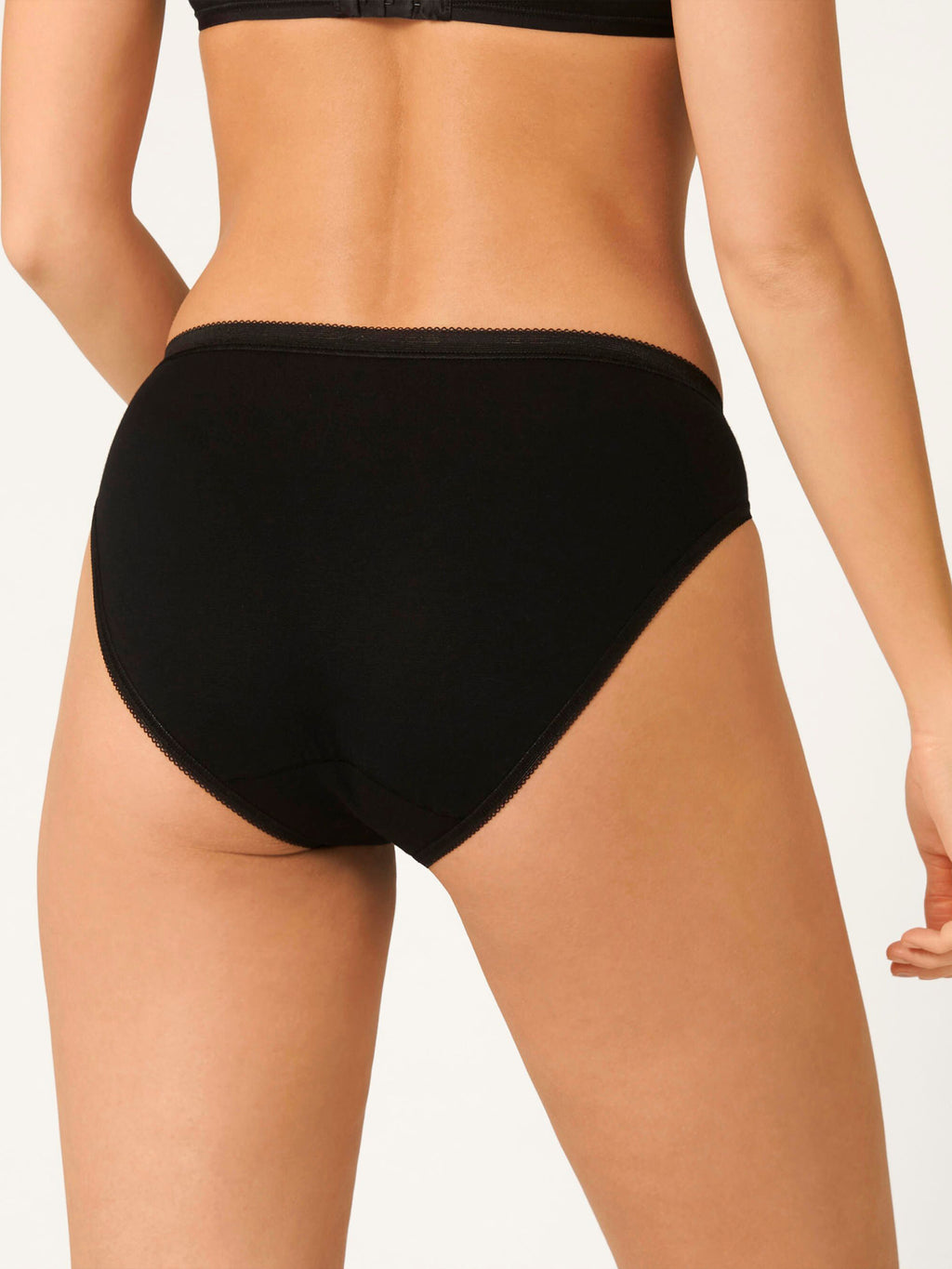 BLACK / 38