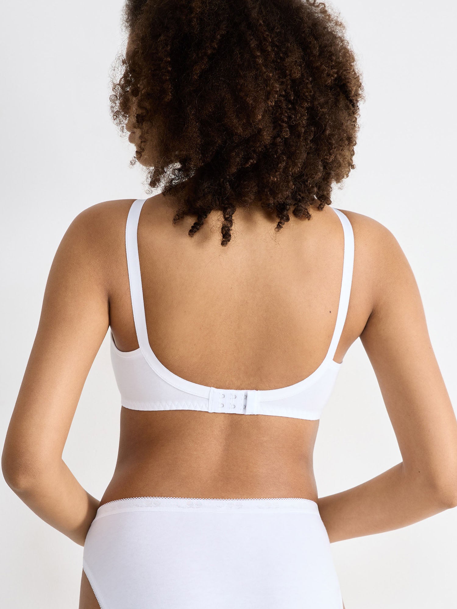 WHITE / 65 A