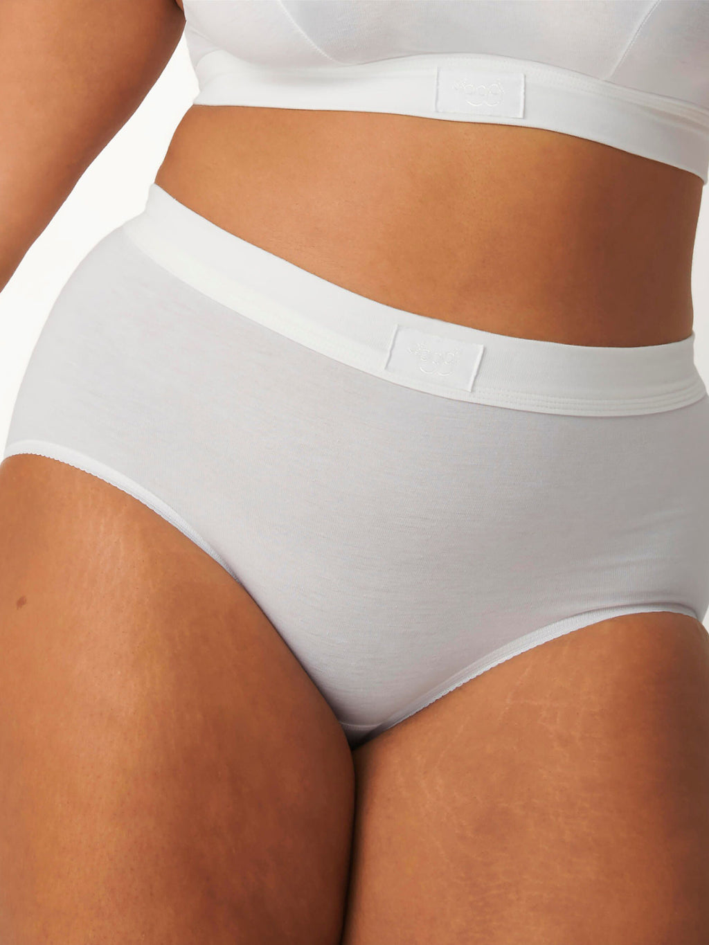 WHITE / 38