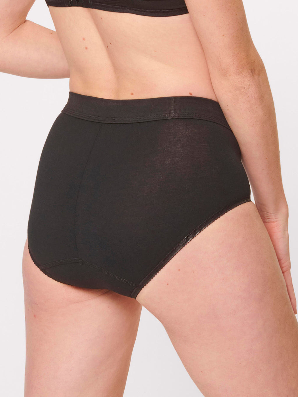 BLACK / 38
