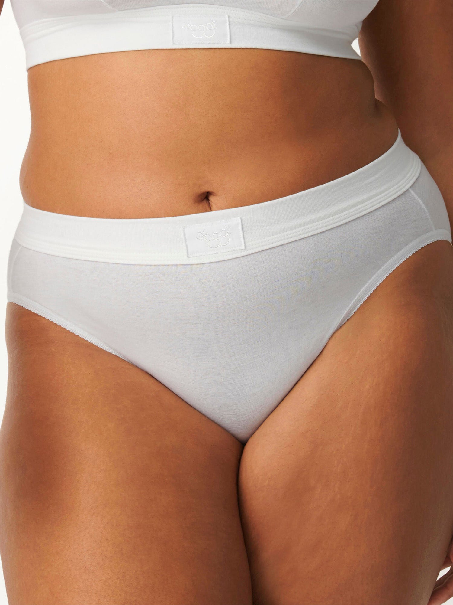 WHITE / 38