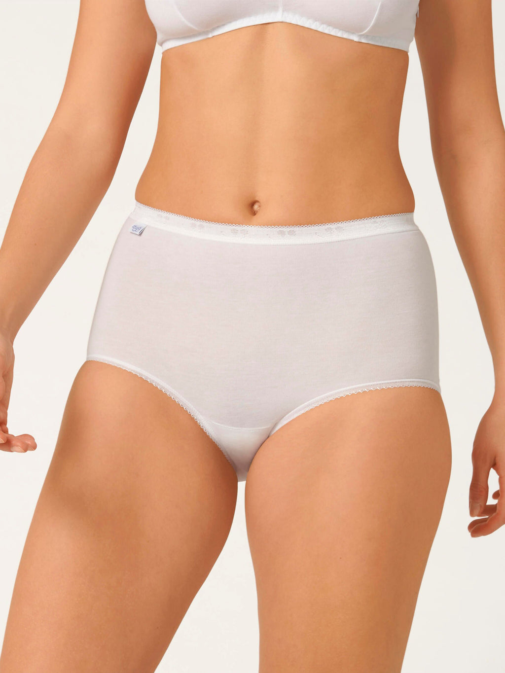 WHITE / 38