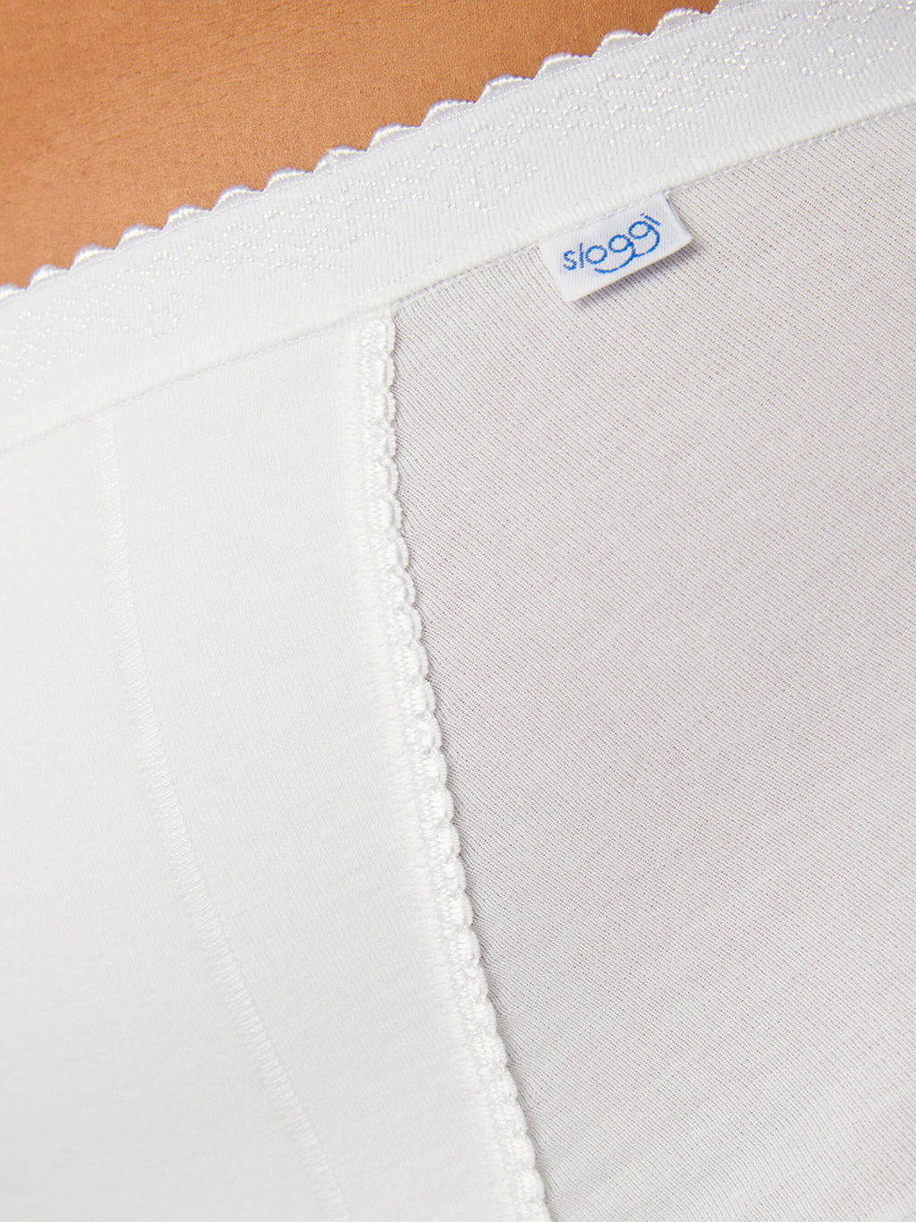 WHITE / 38