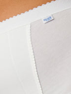 WHITE / 38