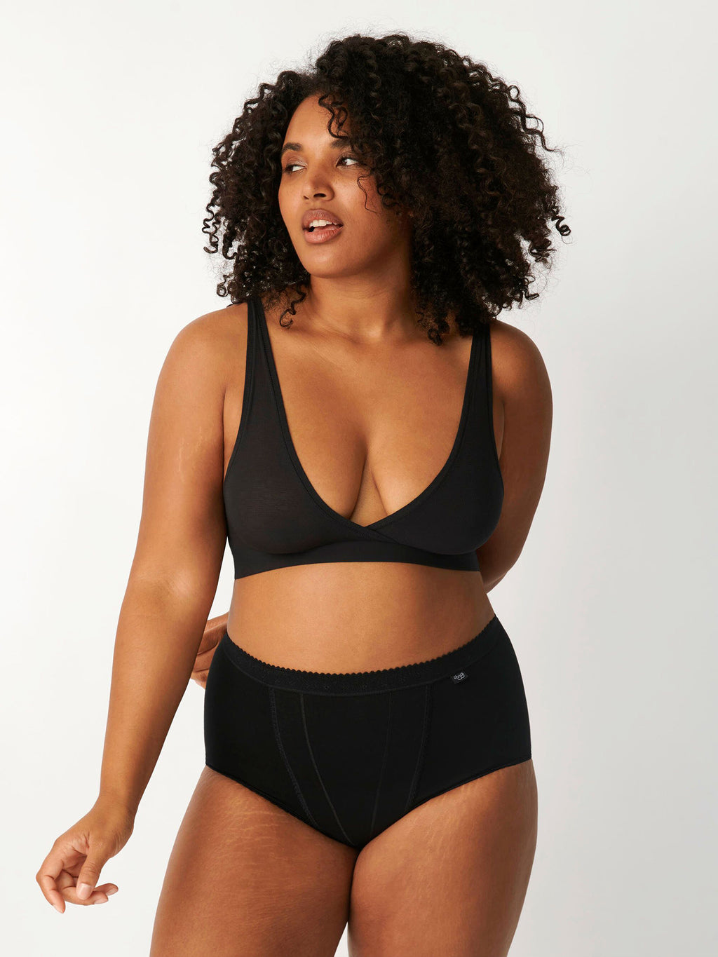 BLACK / 38