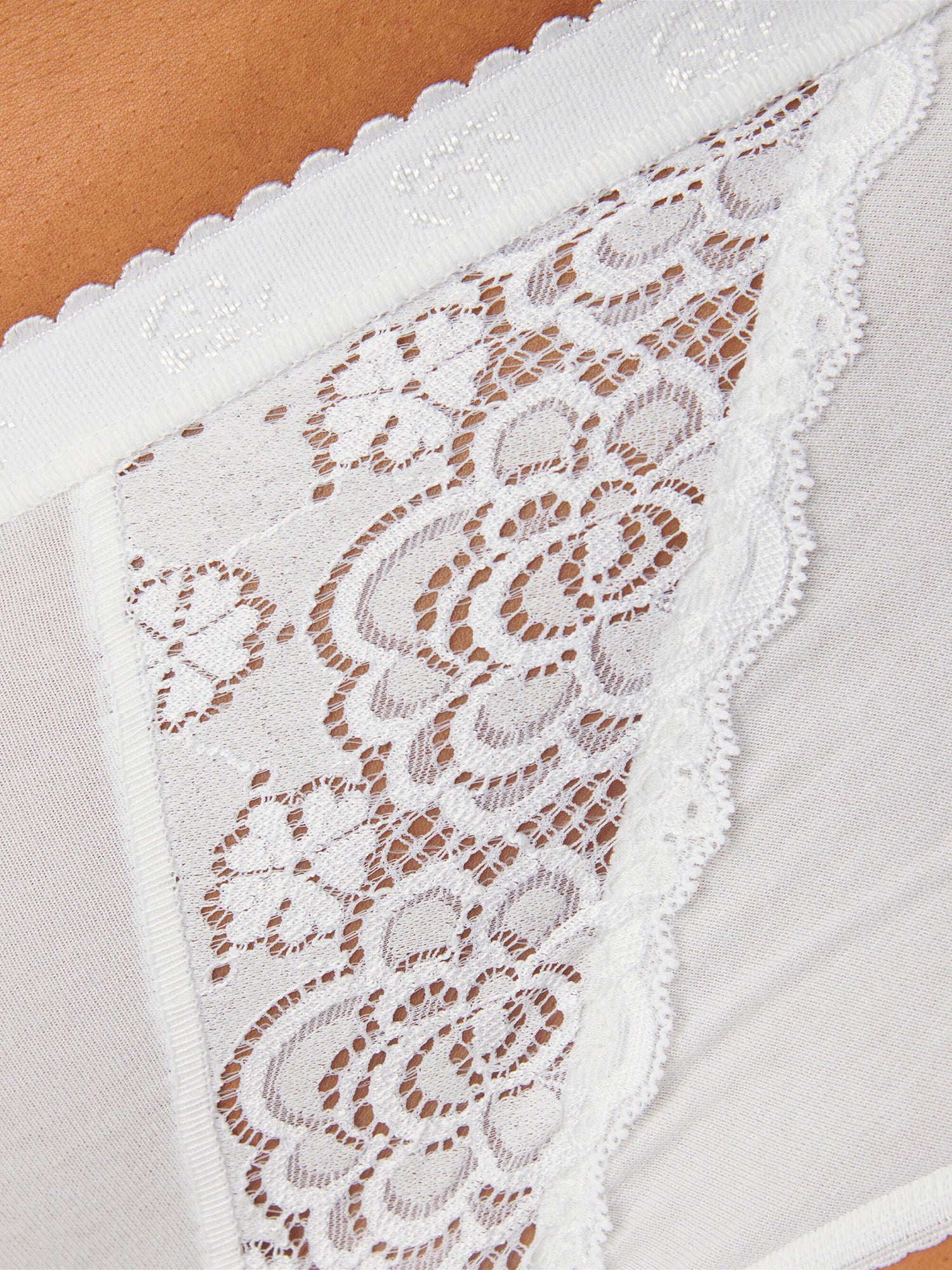 WHITE / 38