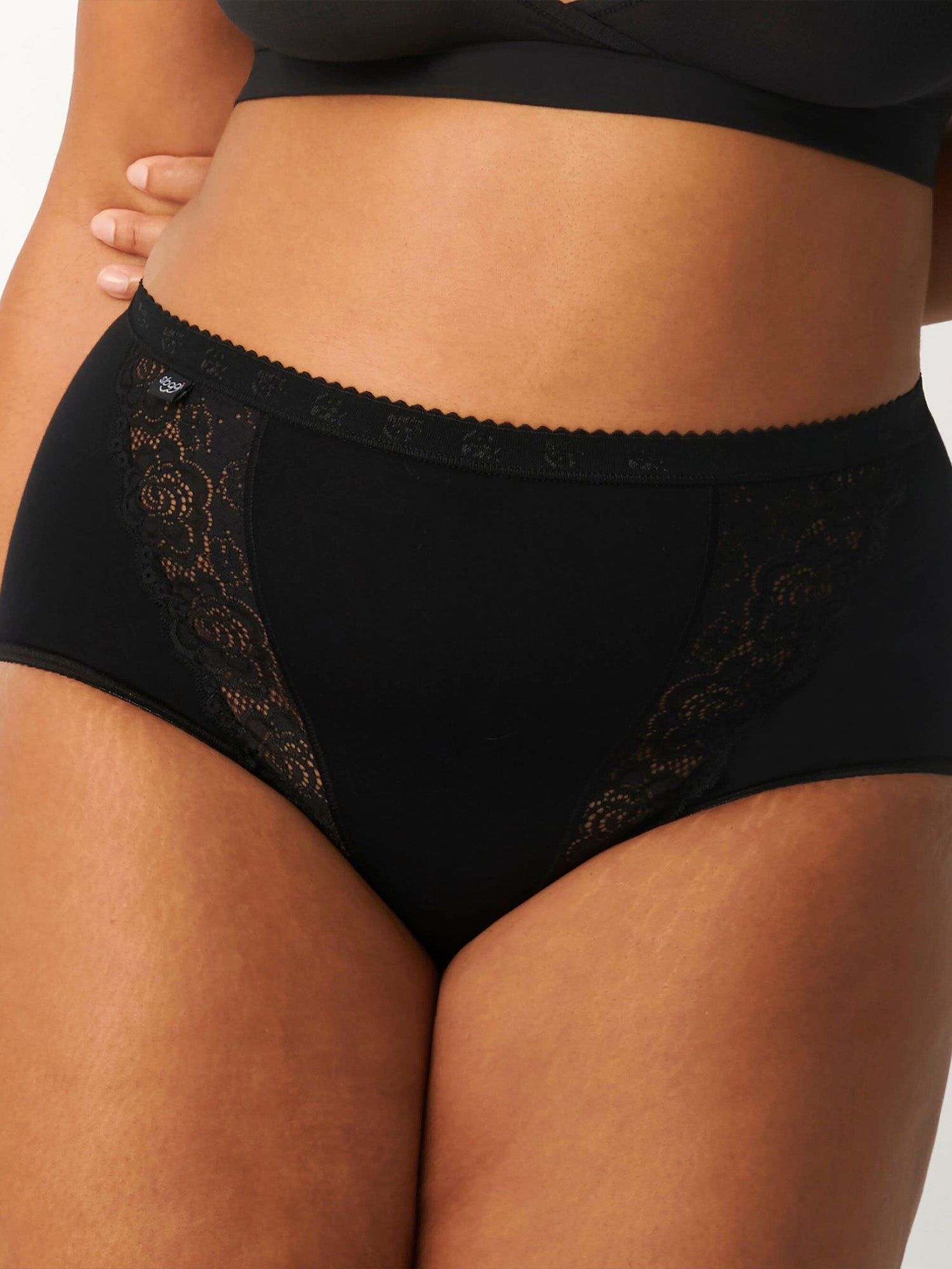 BLACK / 38