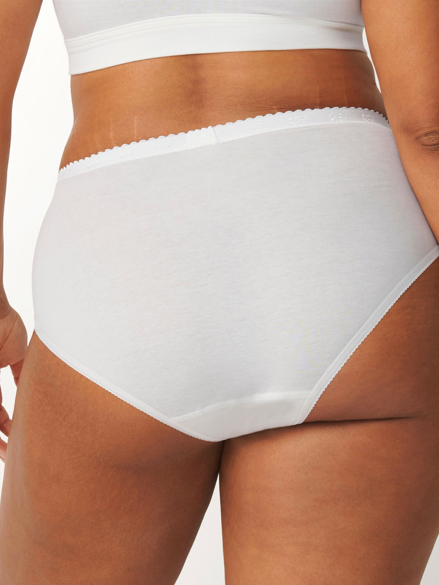 WHITE / 38