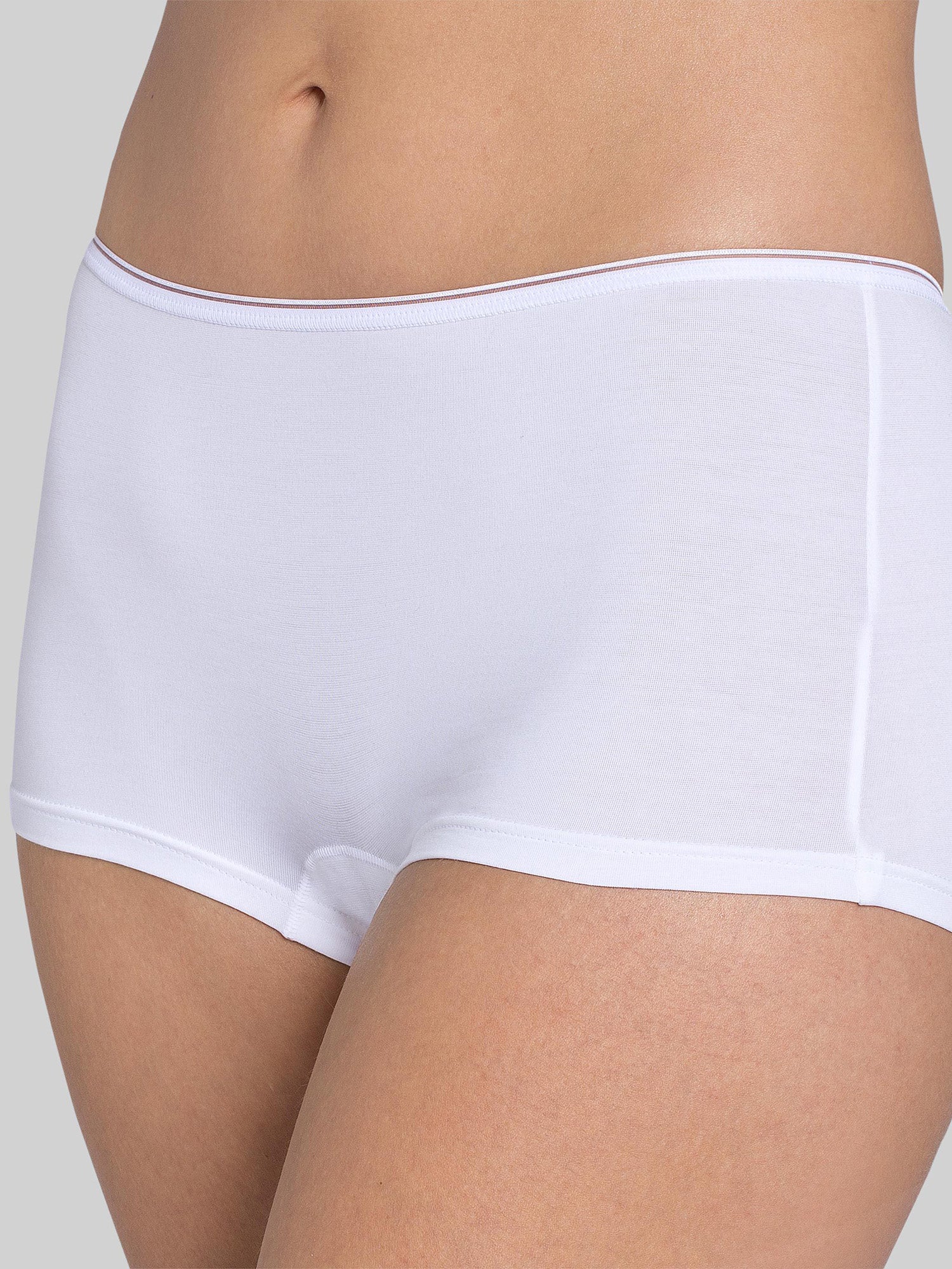 WHITE / 38