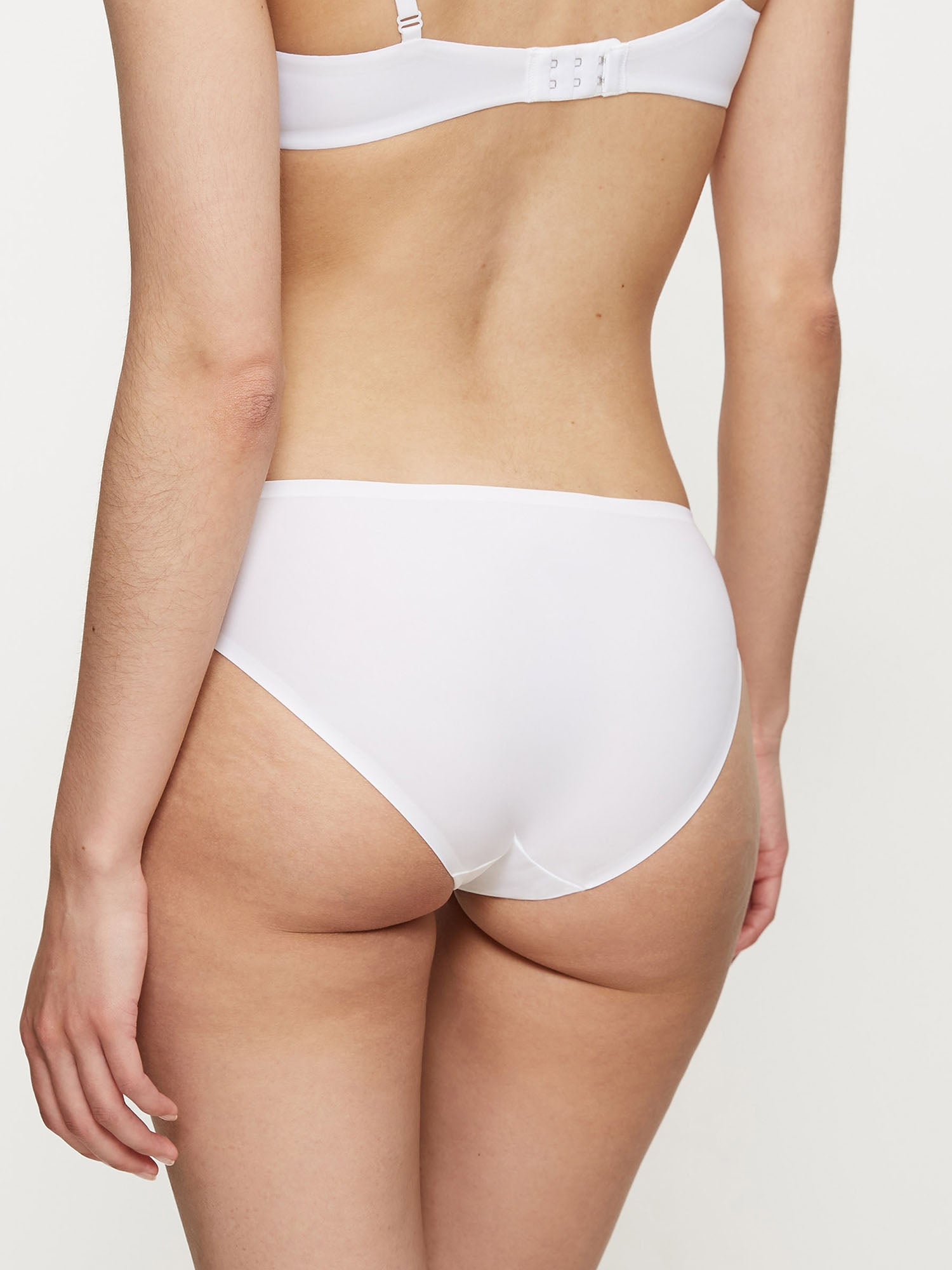 WHITE / 36
