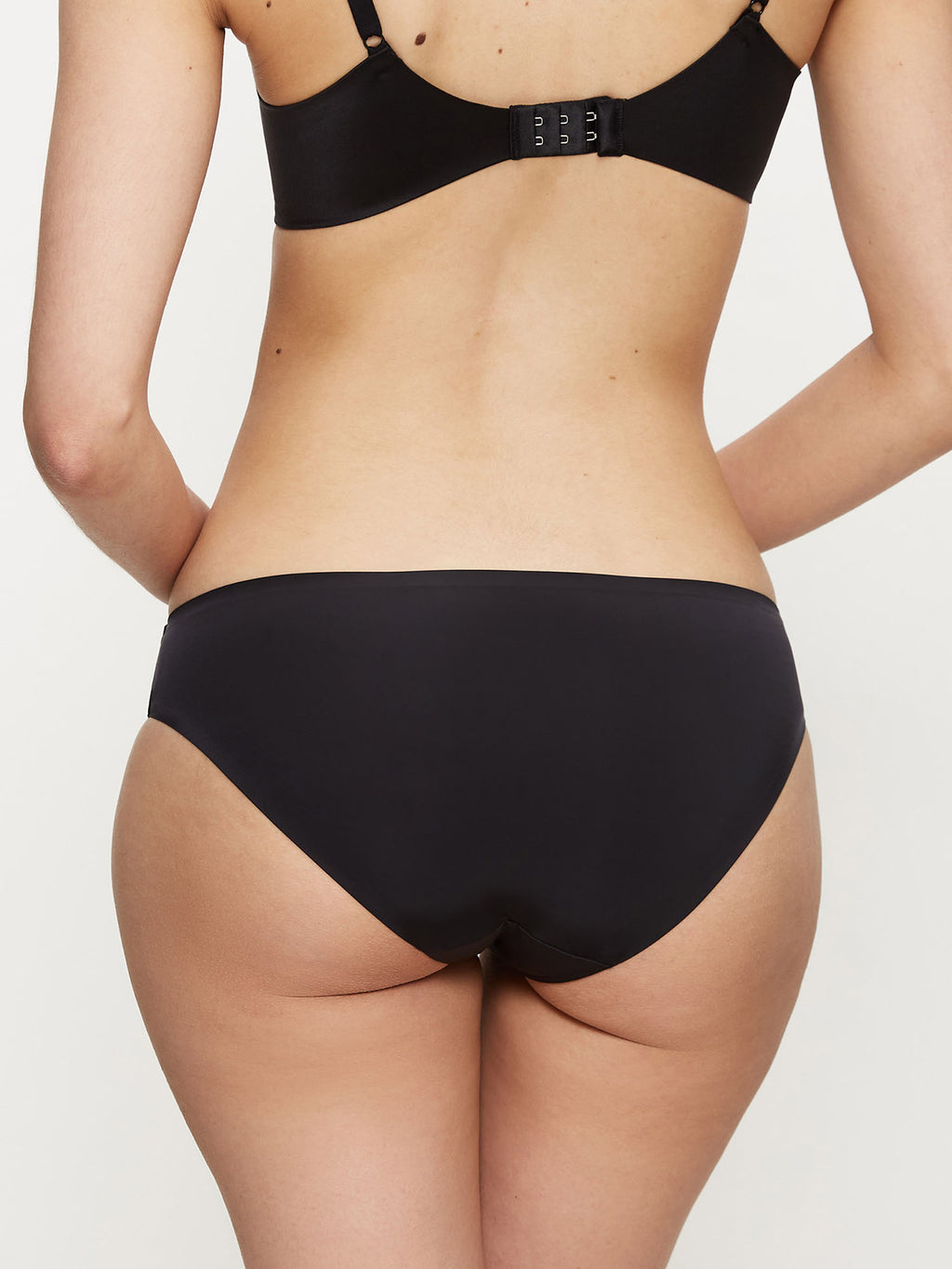 BLACK / 36