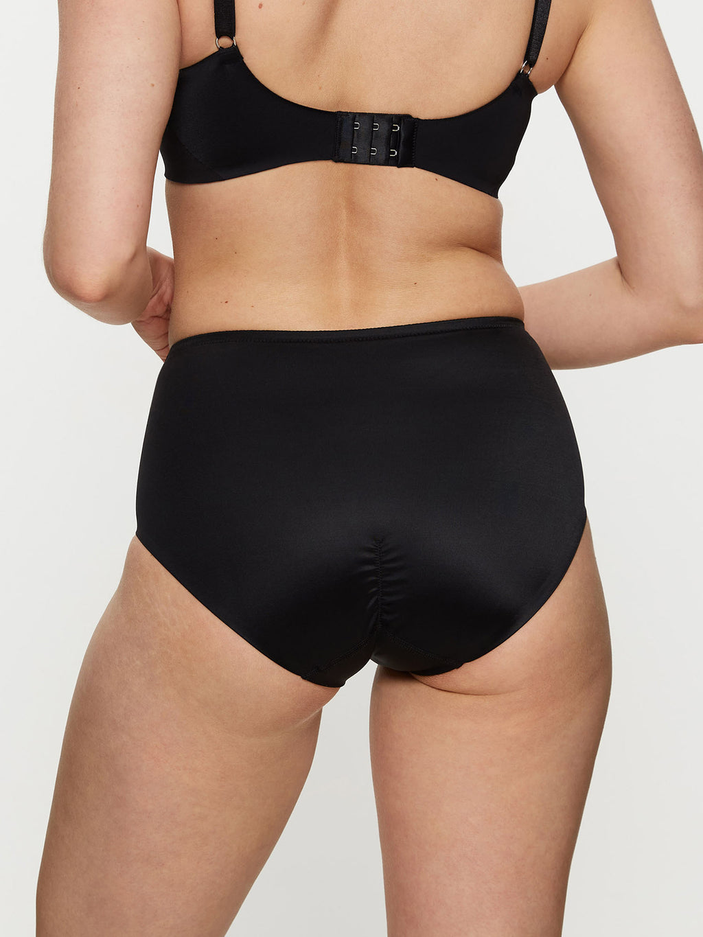 BLACK / 38