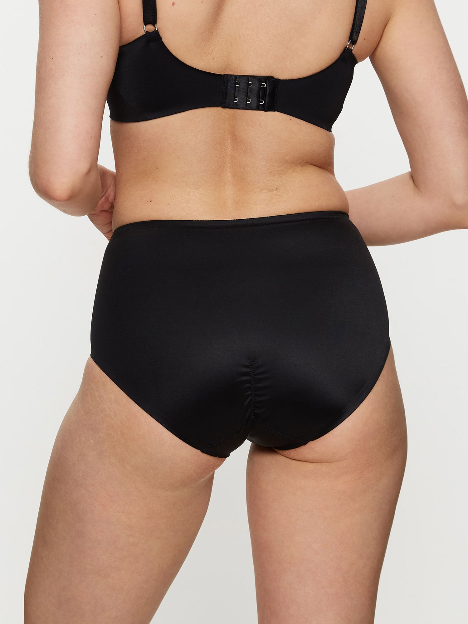 BLACK / 38
