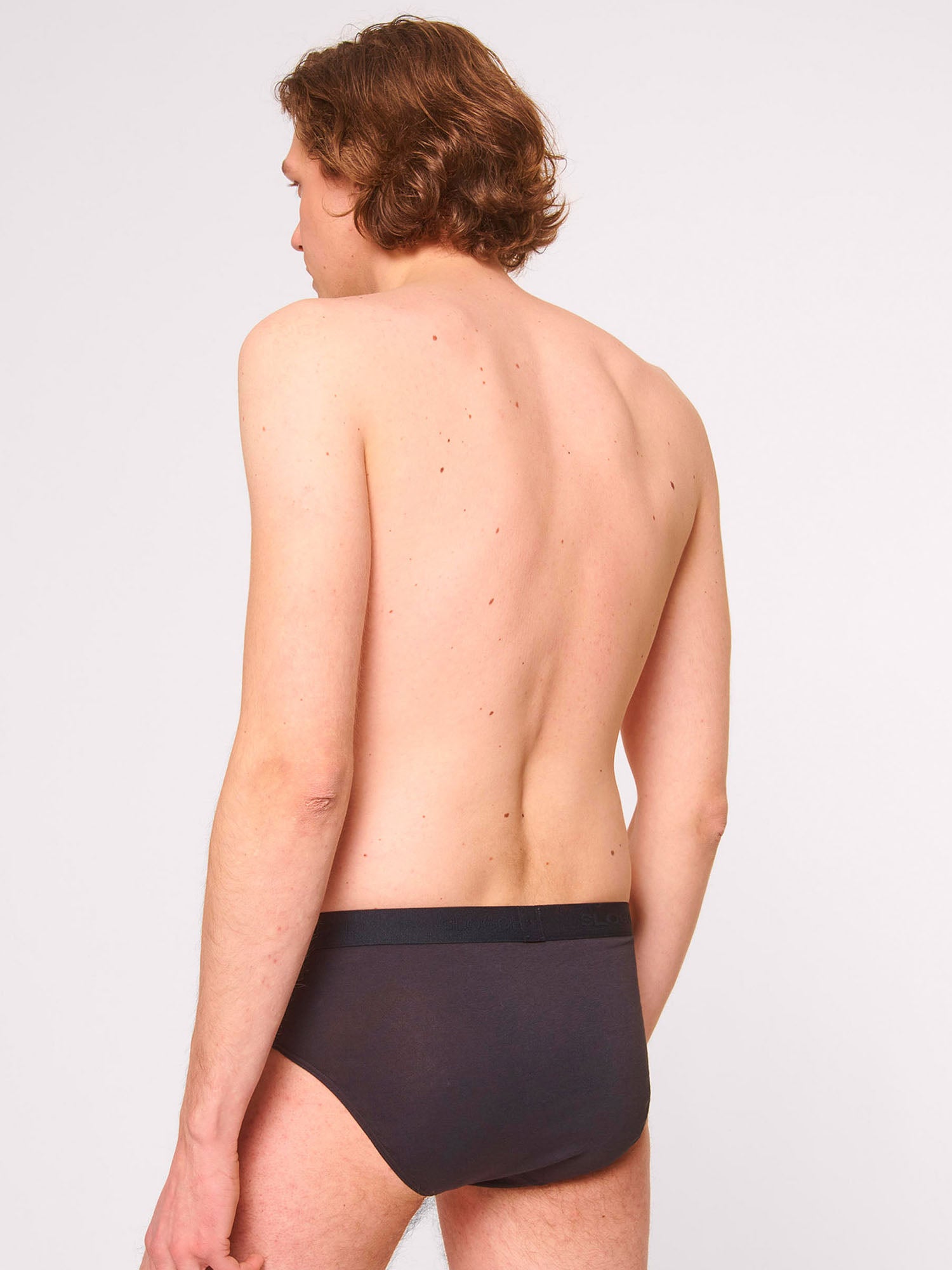 BLACK / 4