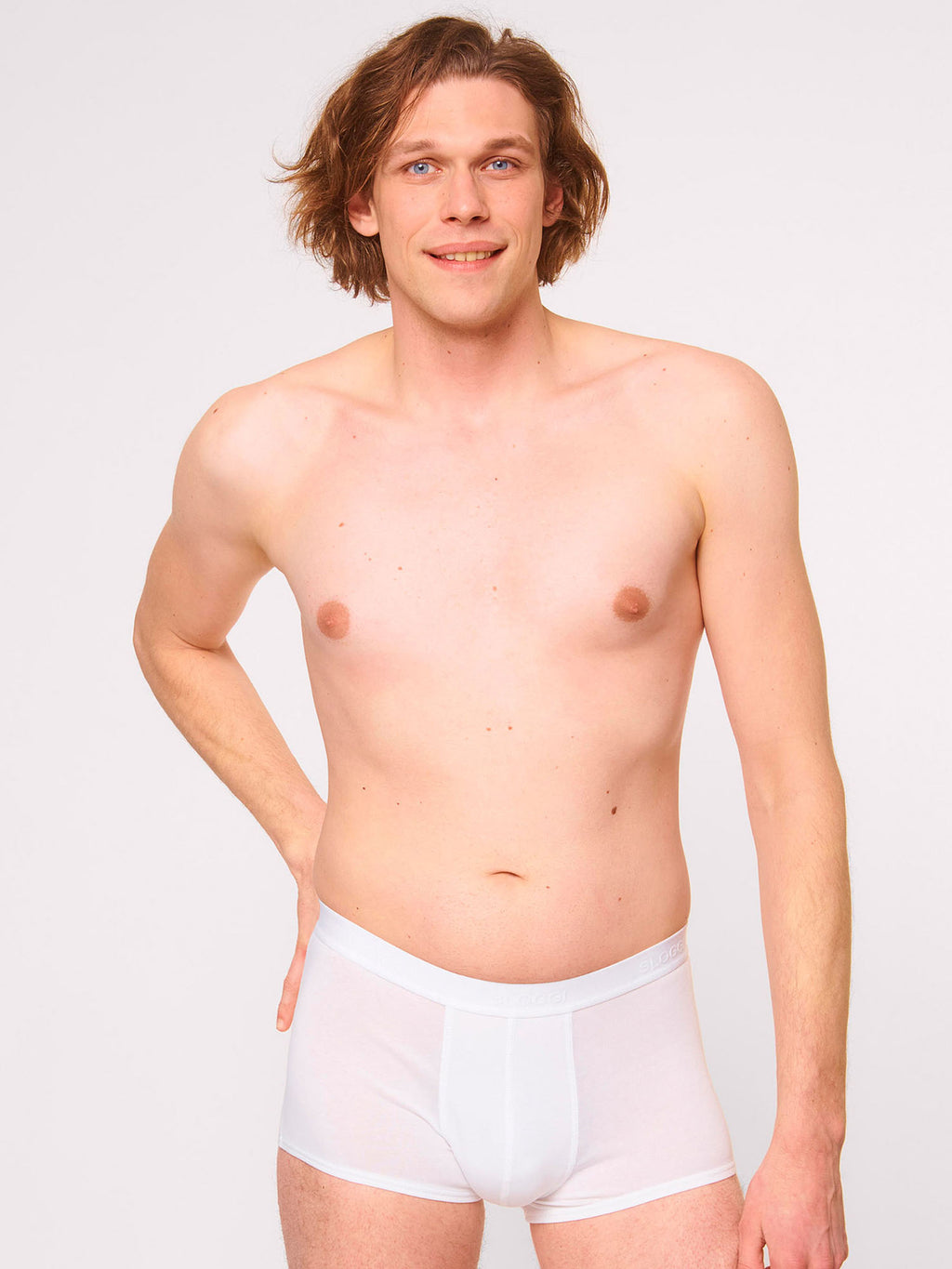 WHITE / 4