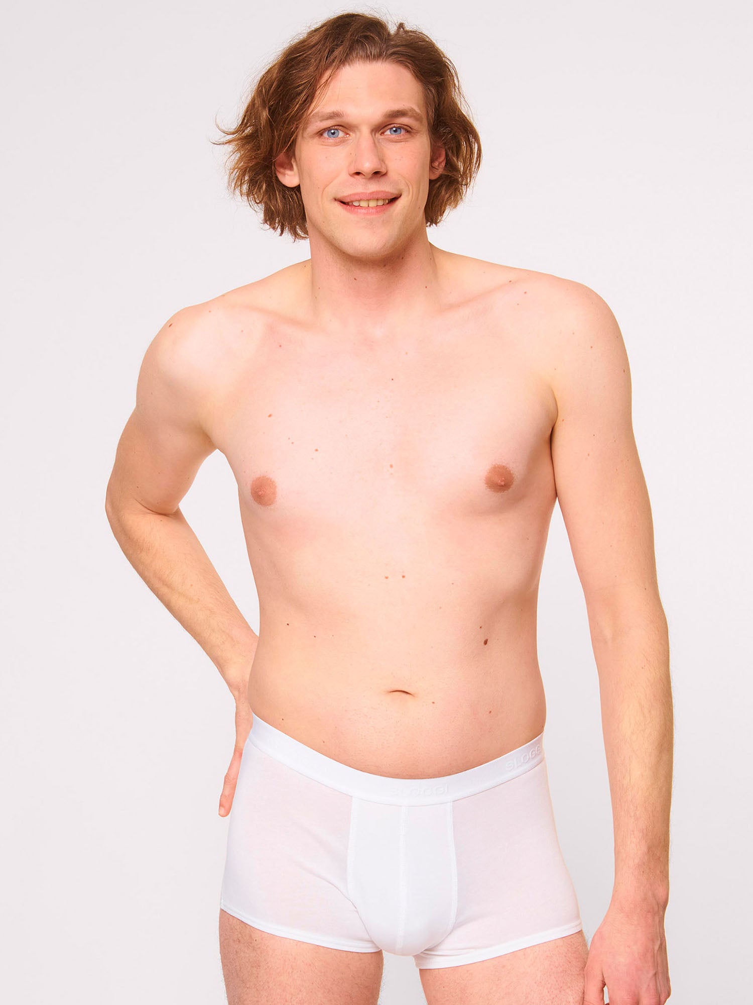 WHITE / 4