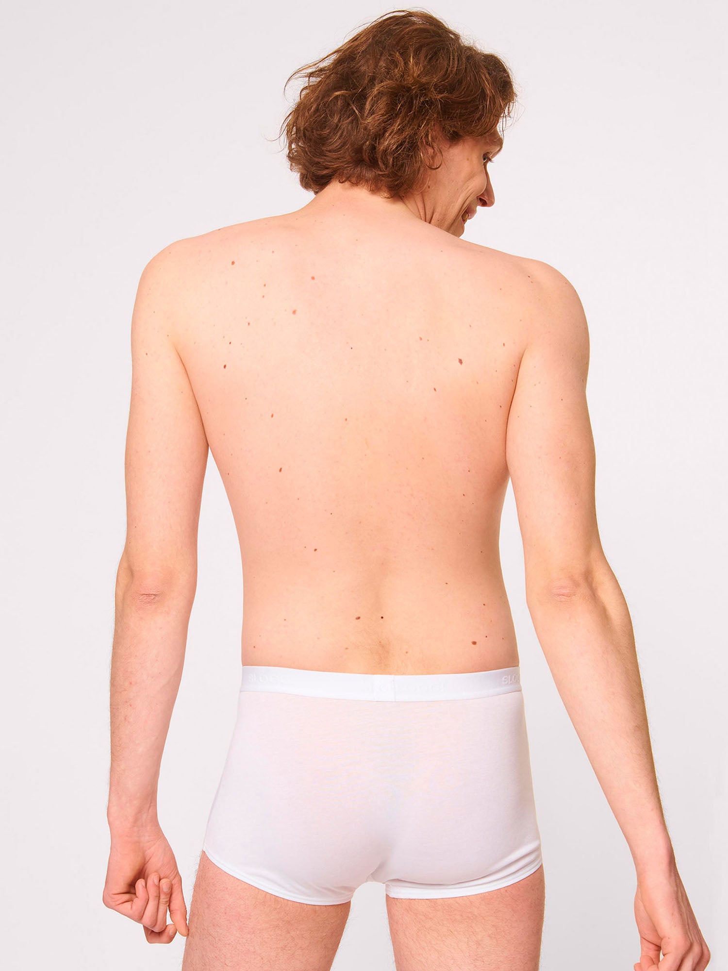WHITE / 4